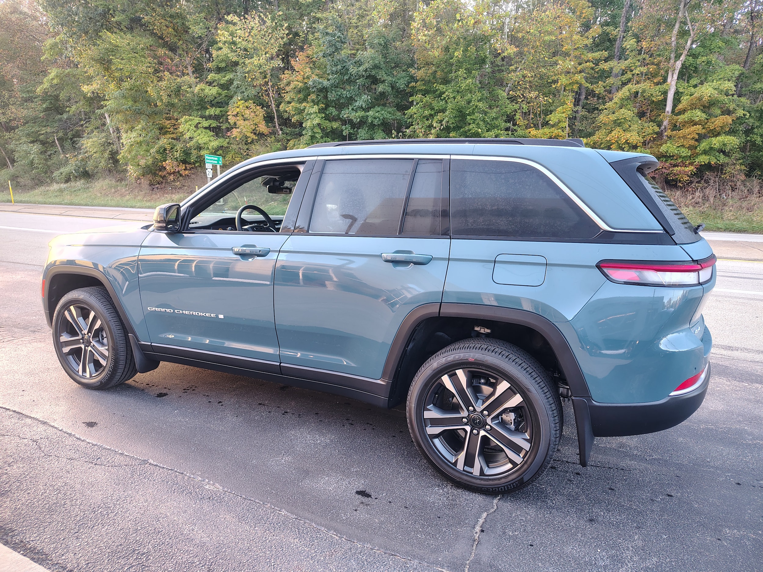 2027 Jeep Grand Cherokee photo 7 of 43