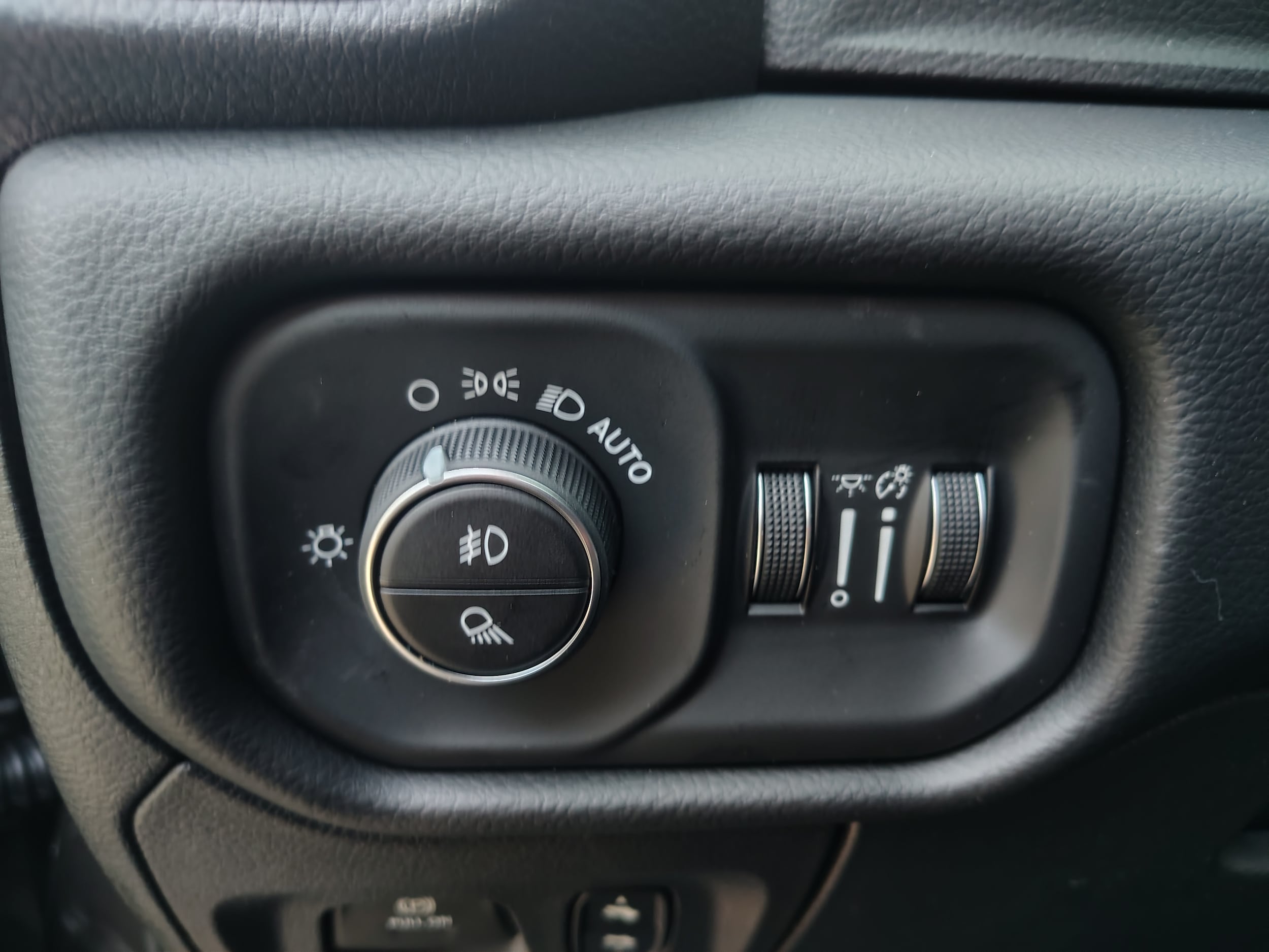 2027 Ram 1500 photo 27 of 40