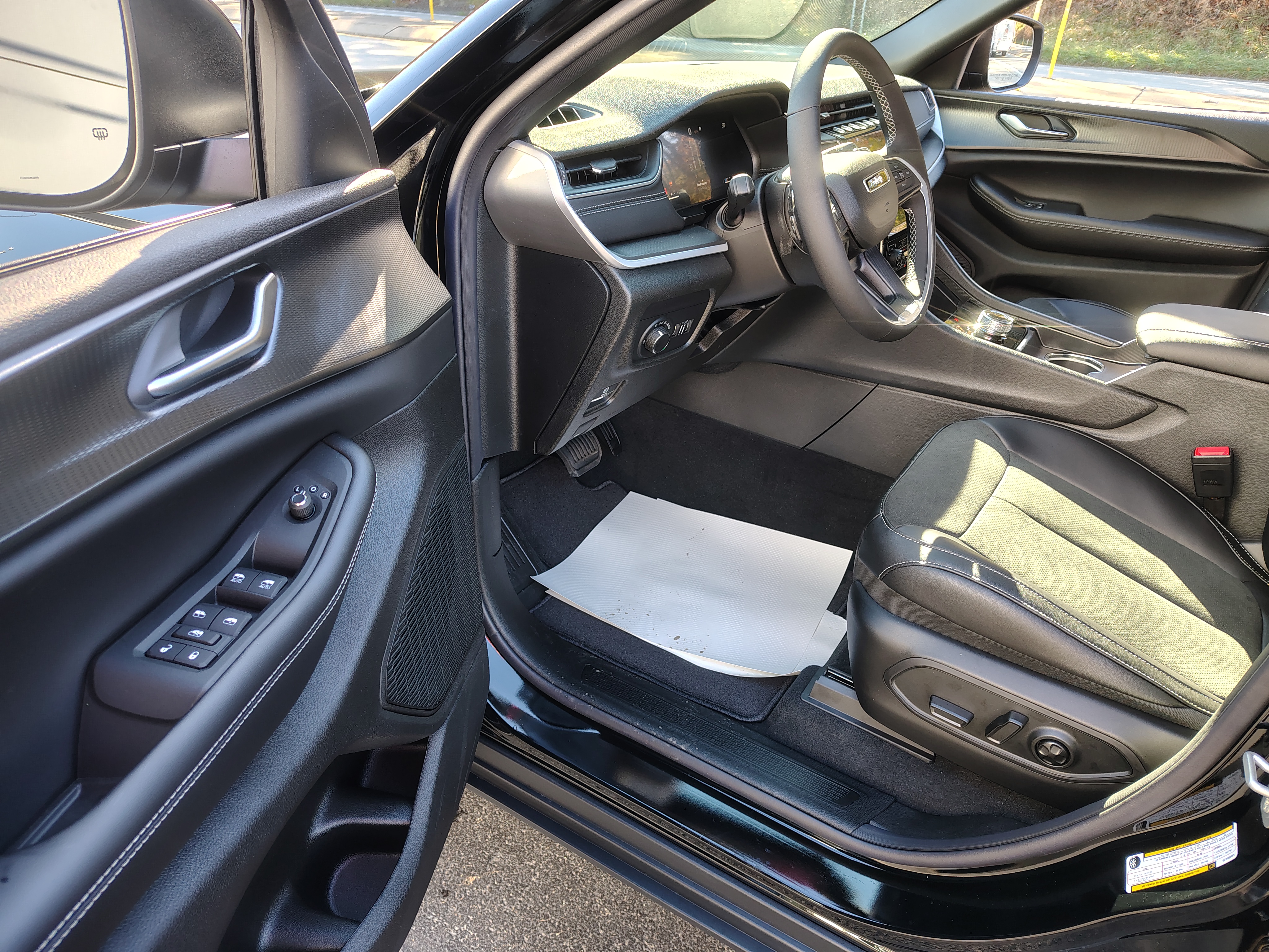 2027 Jeep Grand Cherokee photo 19 of 39