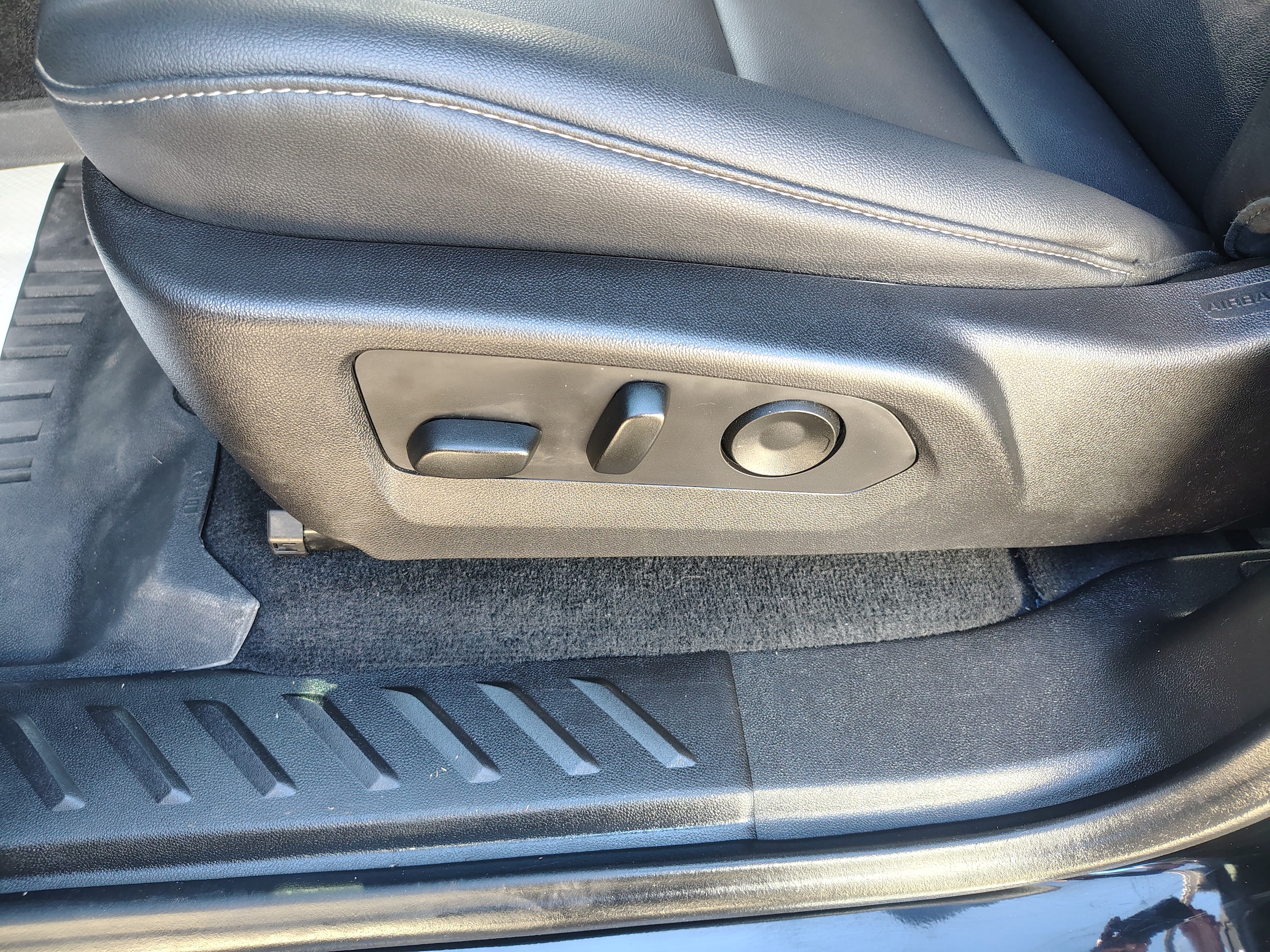 2025 GMC Canyon photo 18 of 39