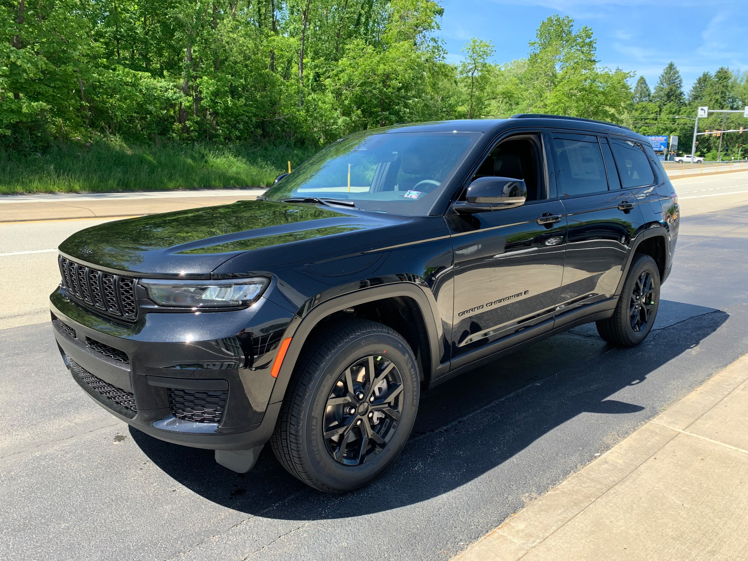 2025 Jeep Grand Cherokee Altitude photo 4
