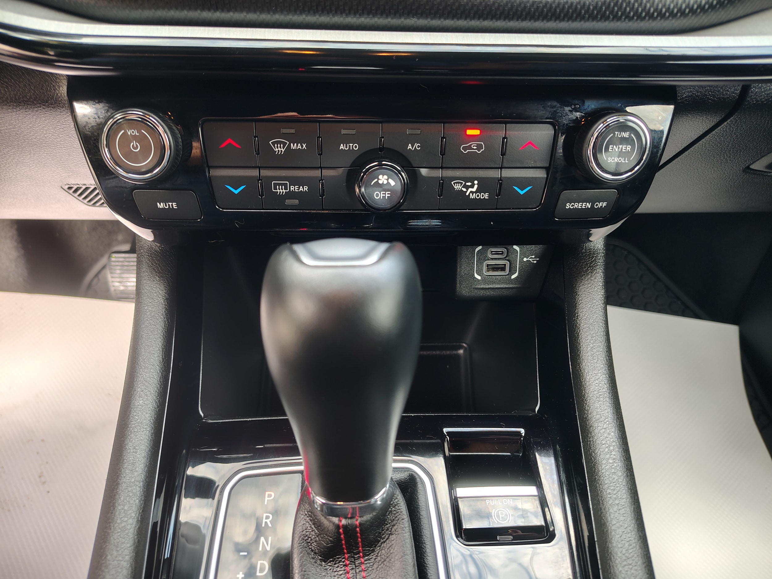 2025 Jeep Compass Trailhawk Silver Zynith Metallic Clearcoat at Solomon CJD Carmichaels
