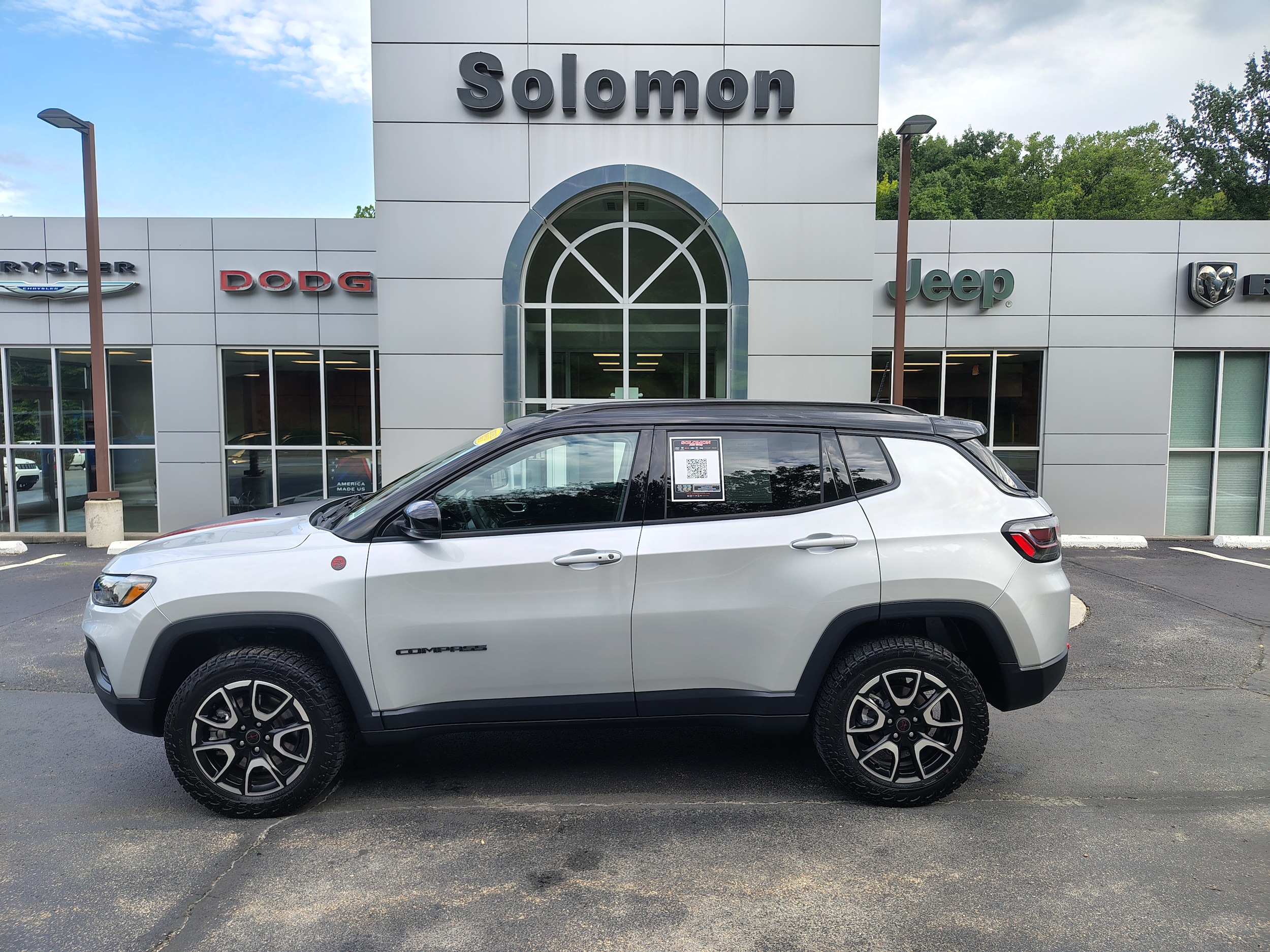 2025 Jeep Compass Trailhawk Silver Zynith Metallic Clearcoat at Solomon CJD Carmichaels