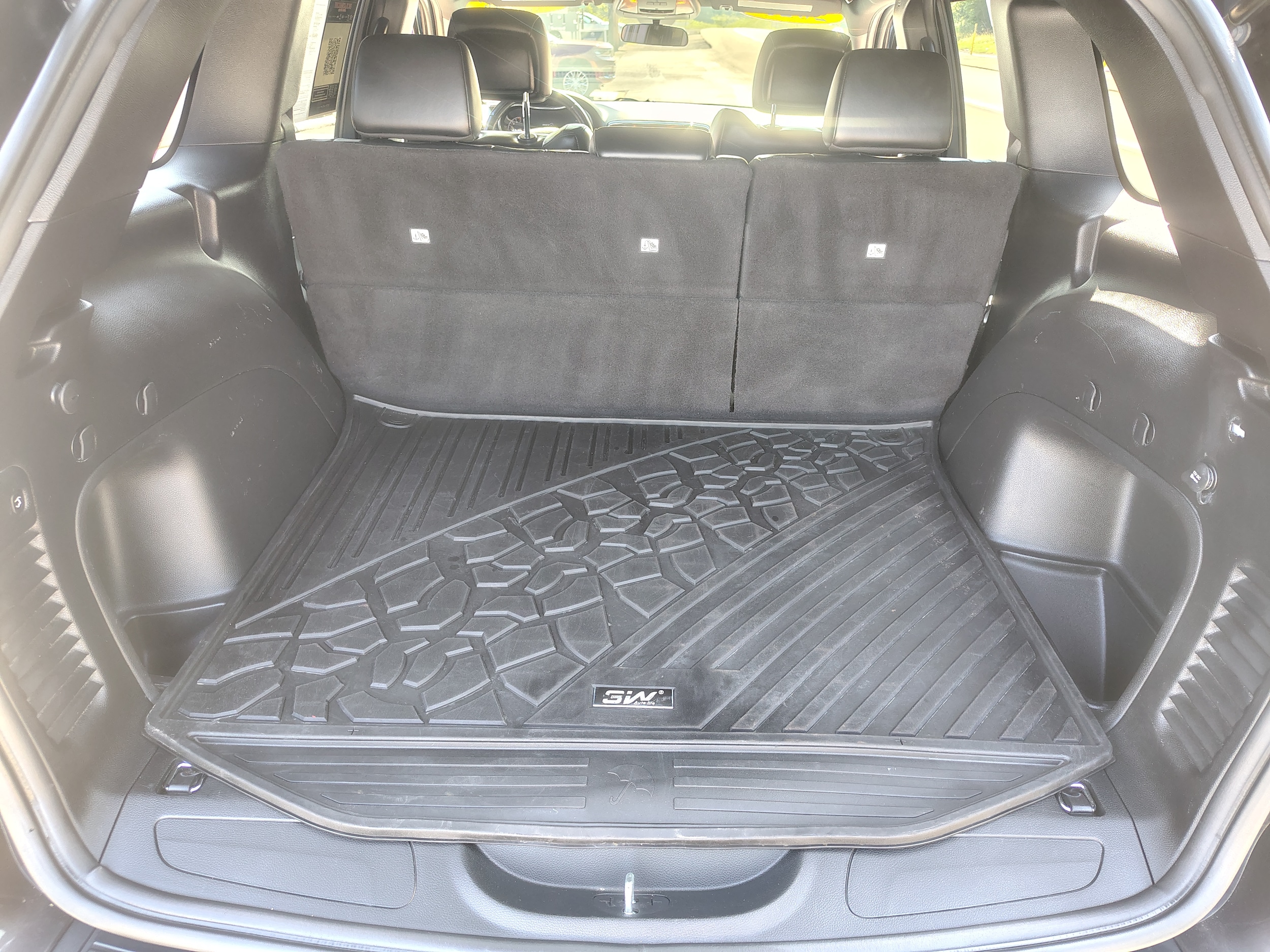 2021 Jeep Grand Cherokee Laredo X Granite Crystal Metallic Clearcoat at Solomon CJD Carmichaels