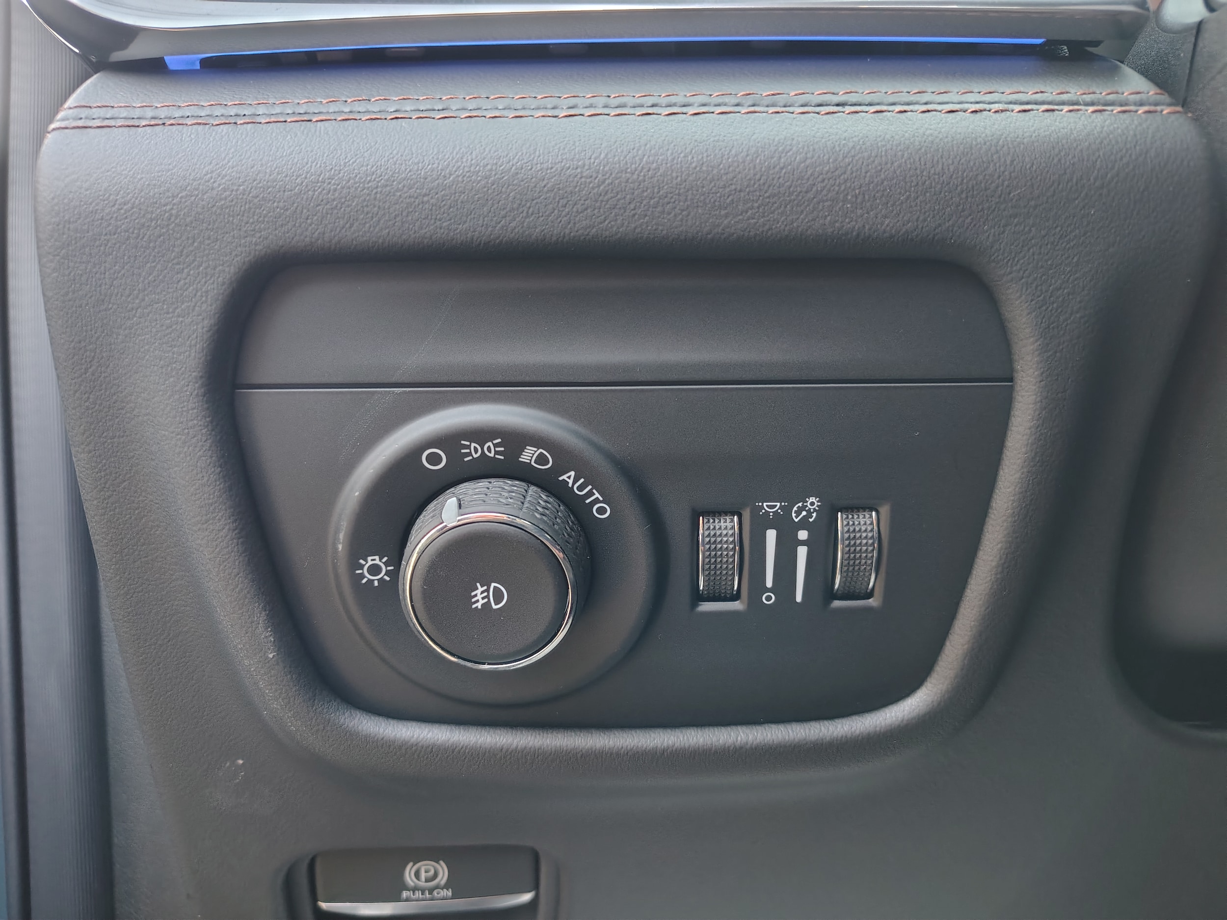 2027 Jeep Grand Cherokee photo 33 of 47
