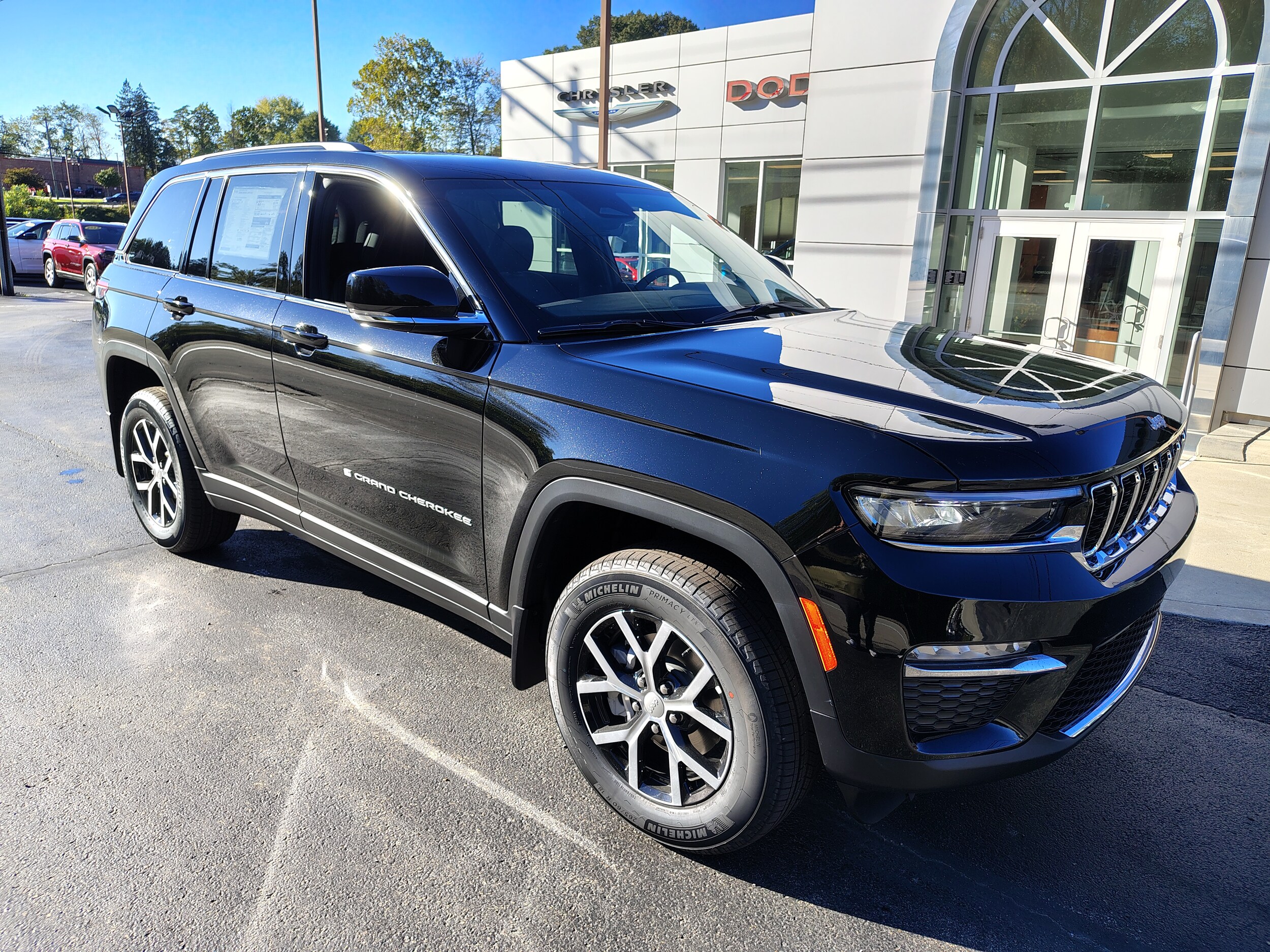 2025 Jeep Grand Cherokee Limited photo 2