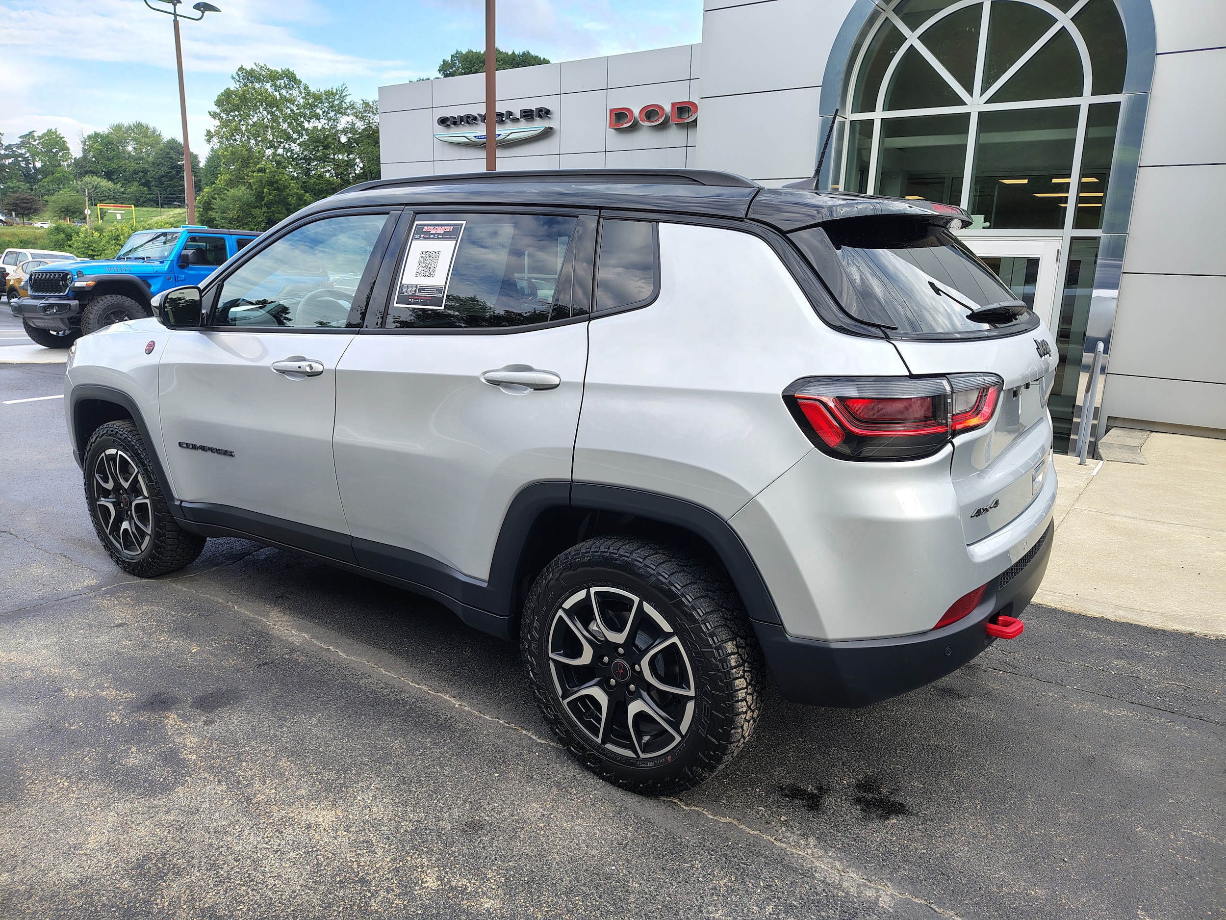 2025 Jeep Compass Trailhawk Silver Zynith Metallic Clearcoat at Solomon CJD Carmichaels