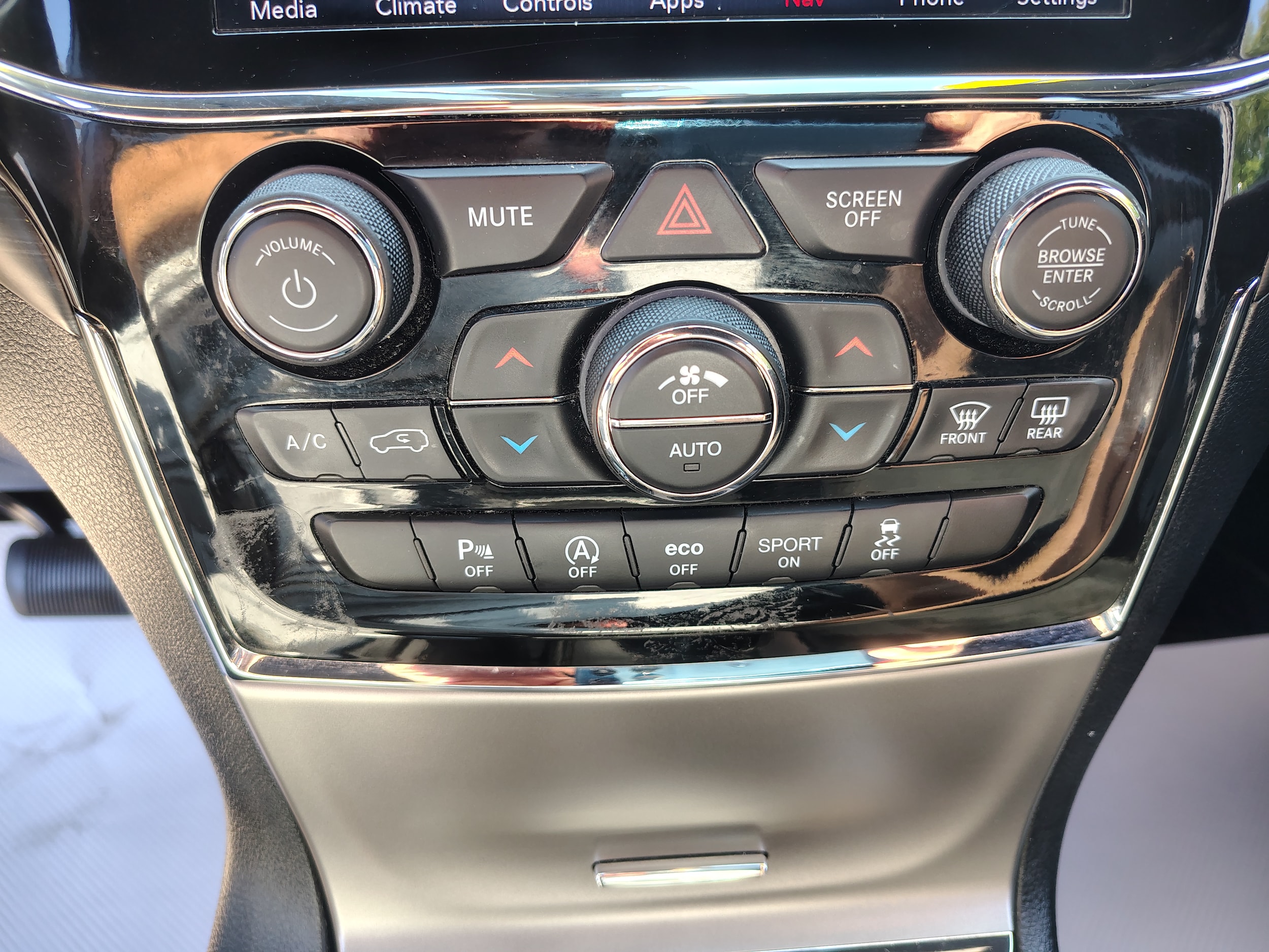 2021 Jeep Grand Cherokee Laredo X Granite Crystal Metallic Clearcoat at Solomon CJD Carmichaels