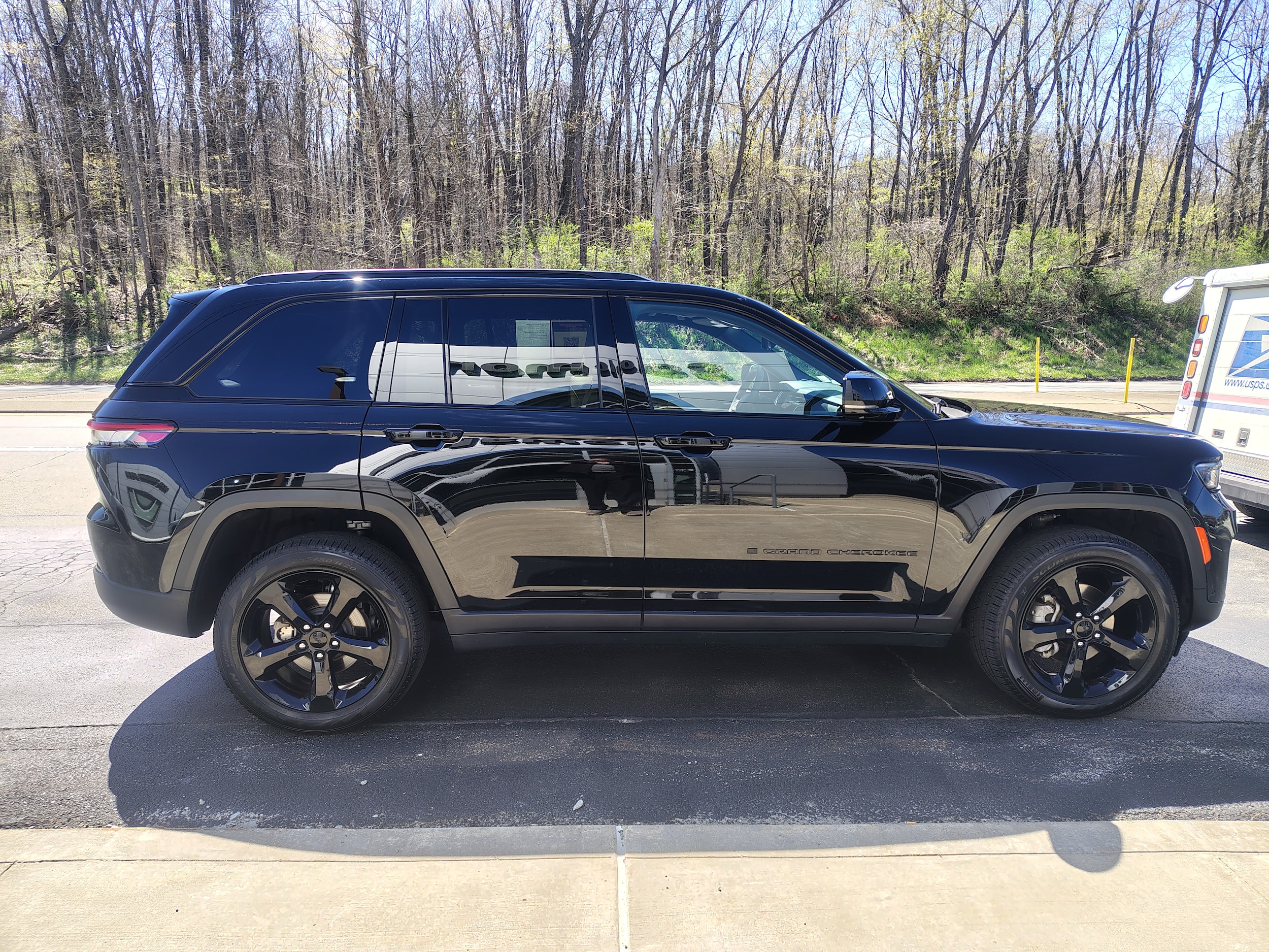 2024 Jeep Grand Cherokee Limited Diamond Black Crystal Pearlcoat at Solomon CJD Carmichaels
