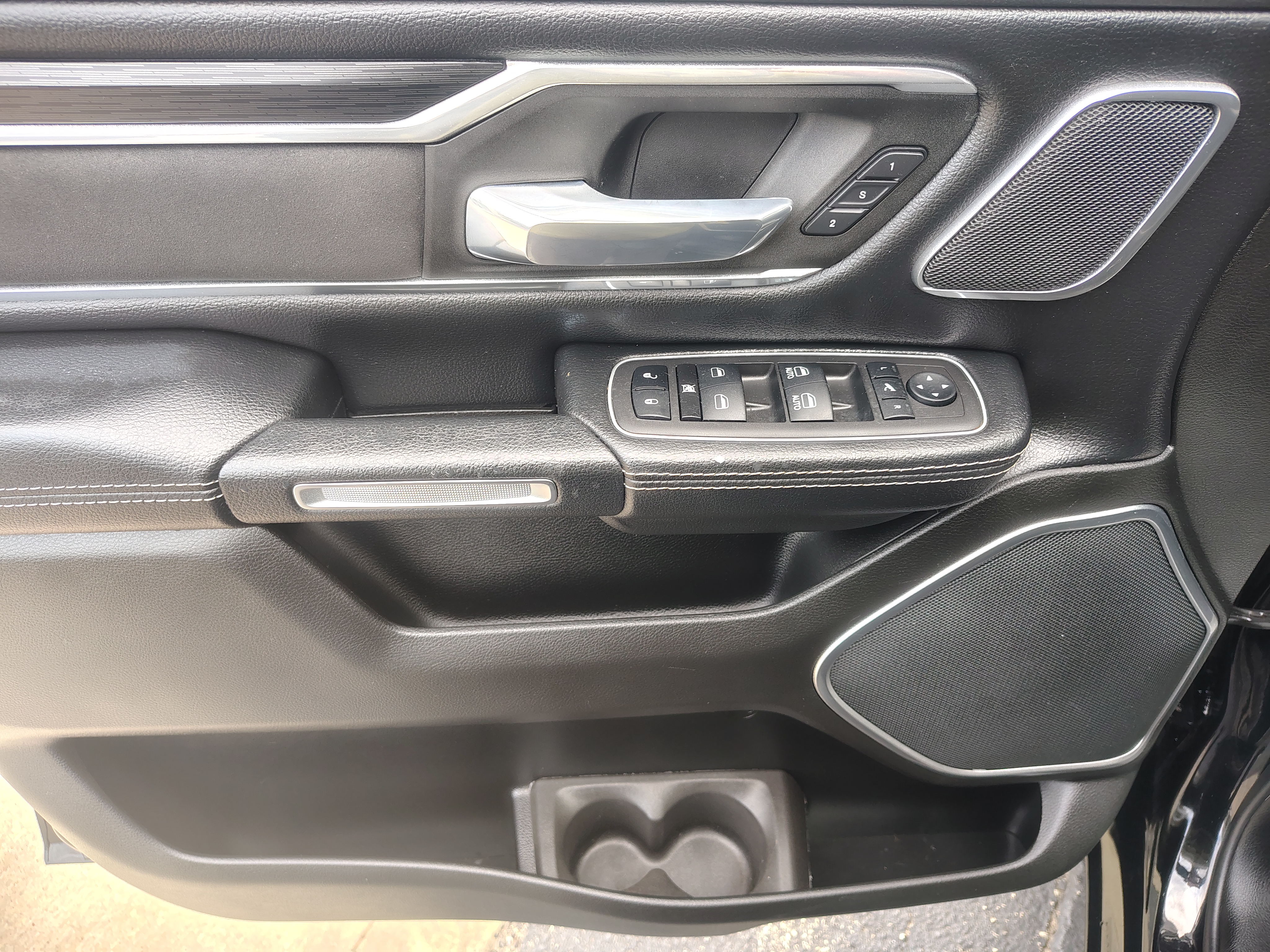 2023 Ram 1500 photo 18 of 40