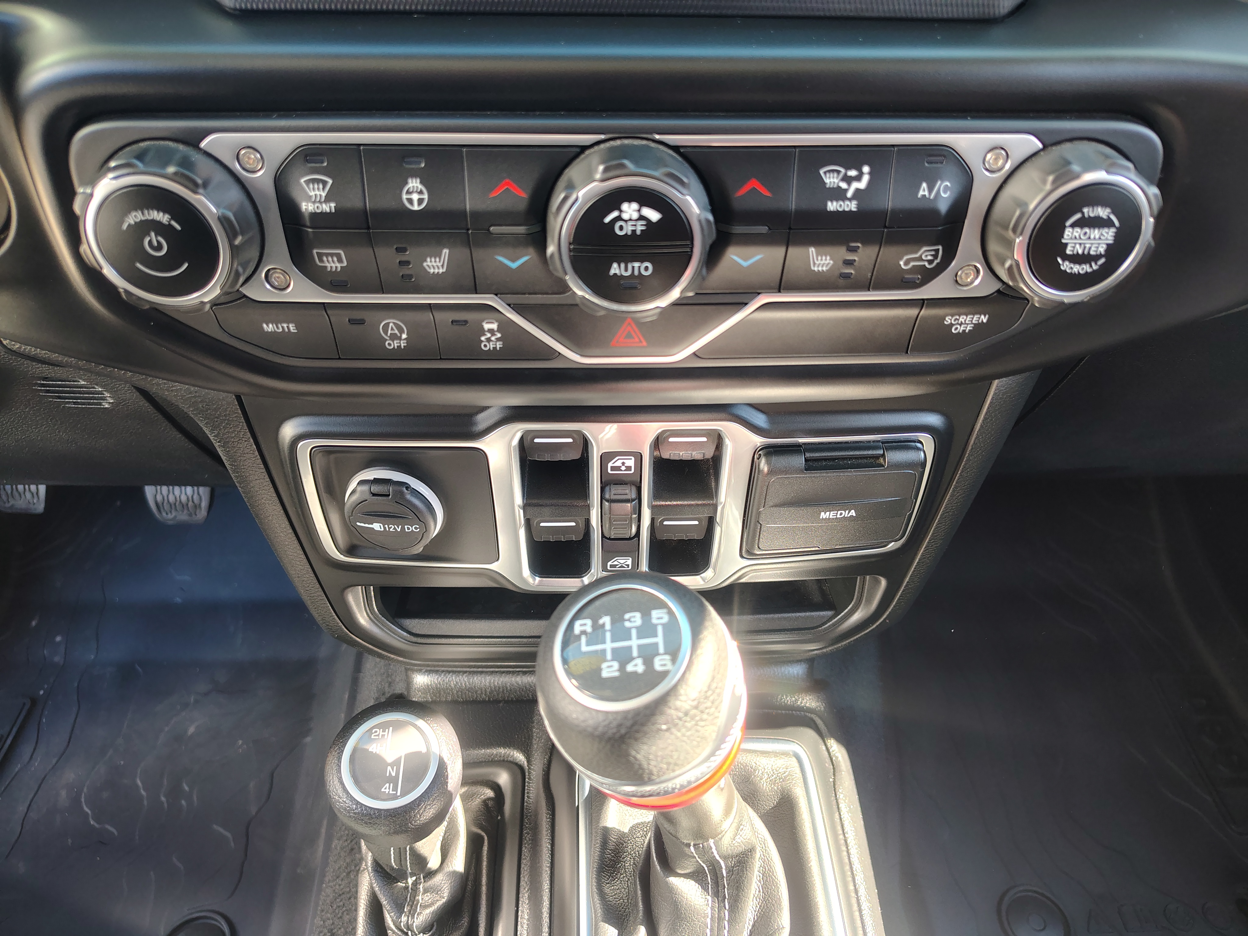 2020 Jeep Wrangler Unlimited photo 32 of 35