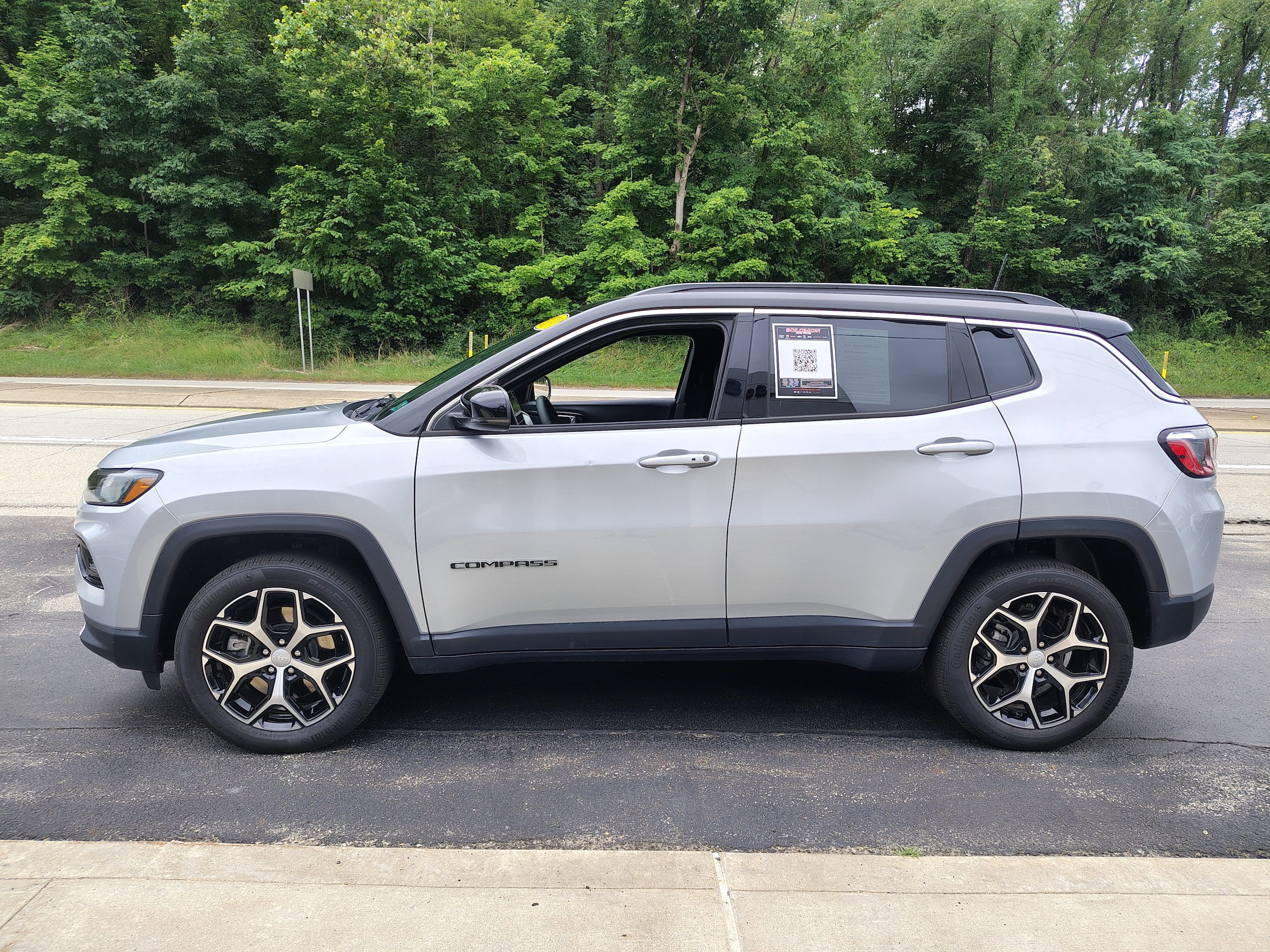 2024 Jeep Compass Limited Silver Zynith Metallic Clearcoat at Solomon CJD Carmichaels