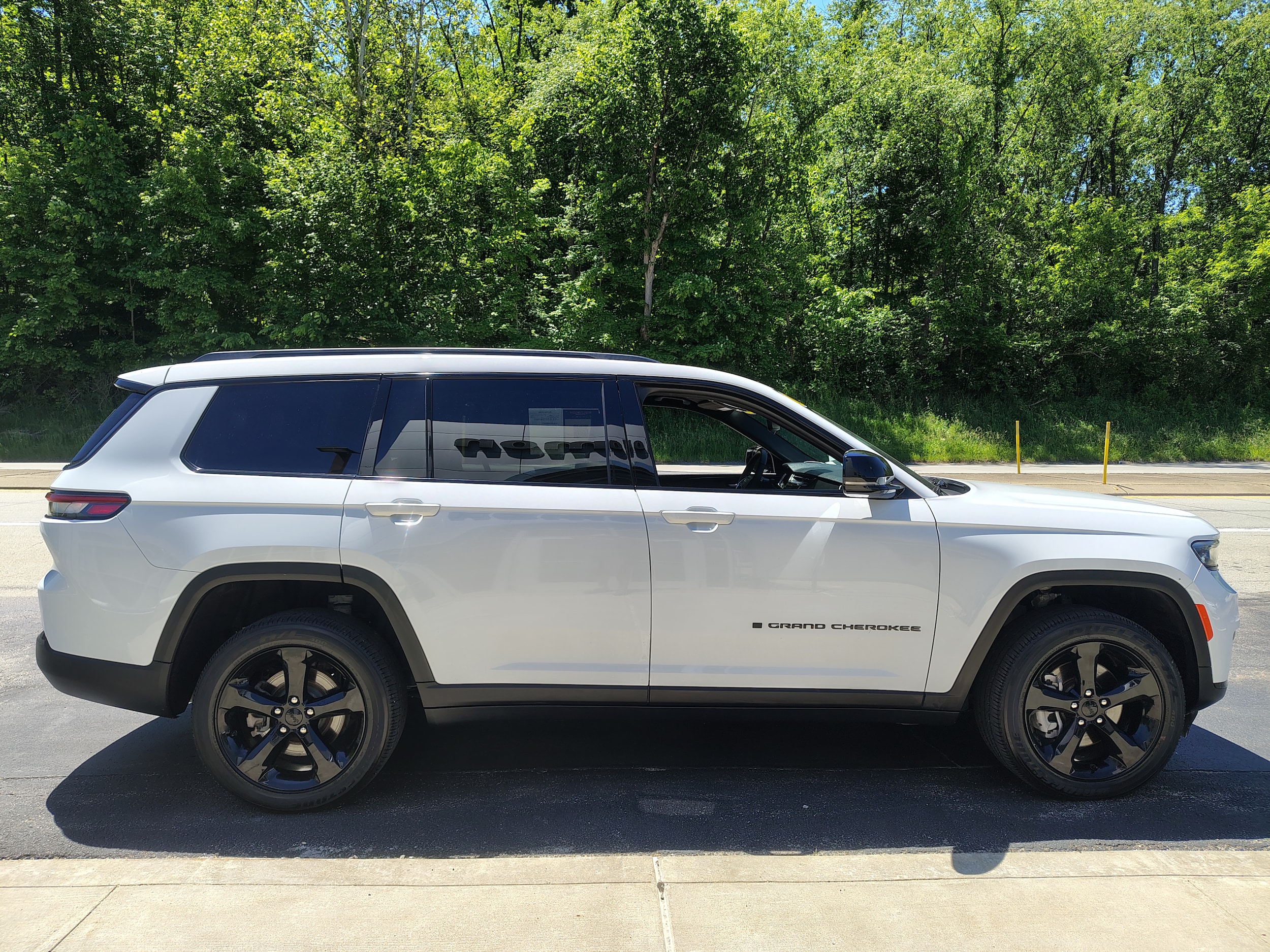 2024 Jeep Grand Cherokee L photo 6 of 40