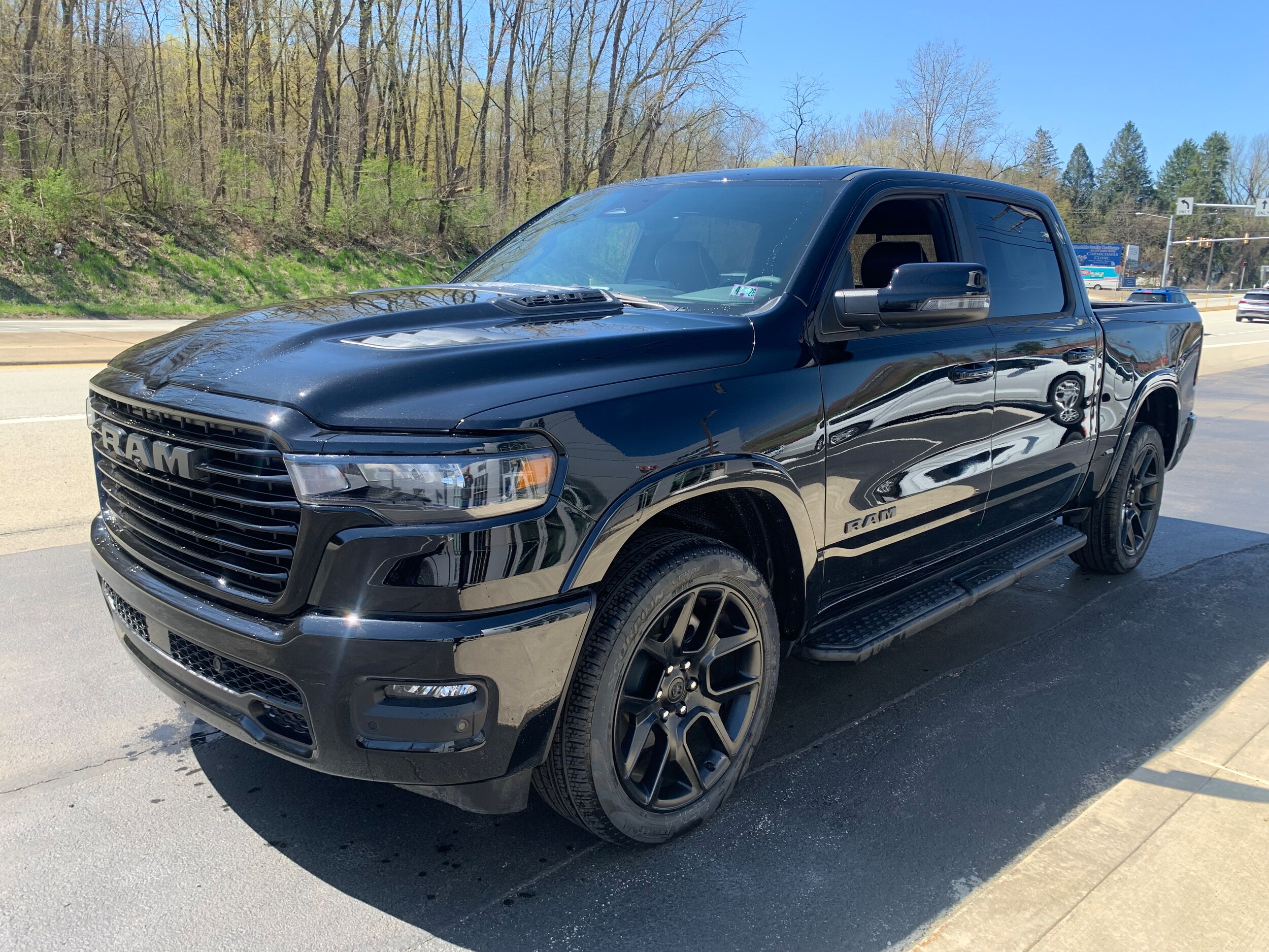 2025 Ram 1500 Laramie photo 4