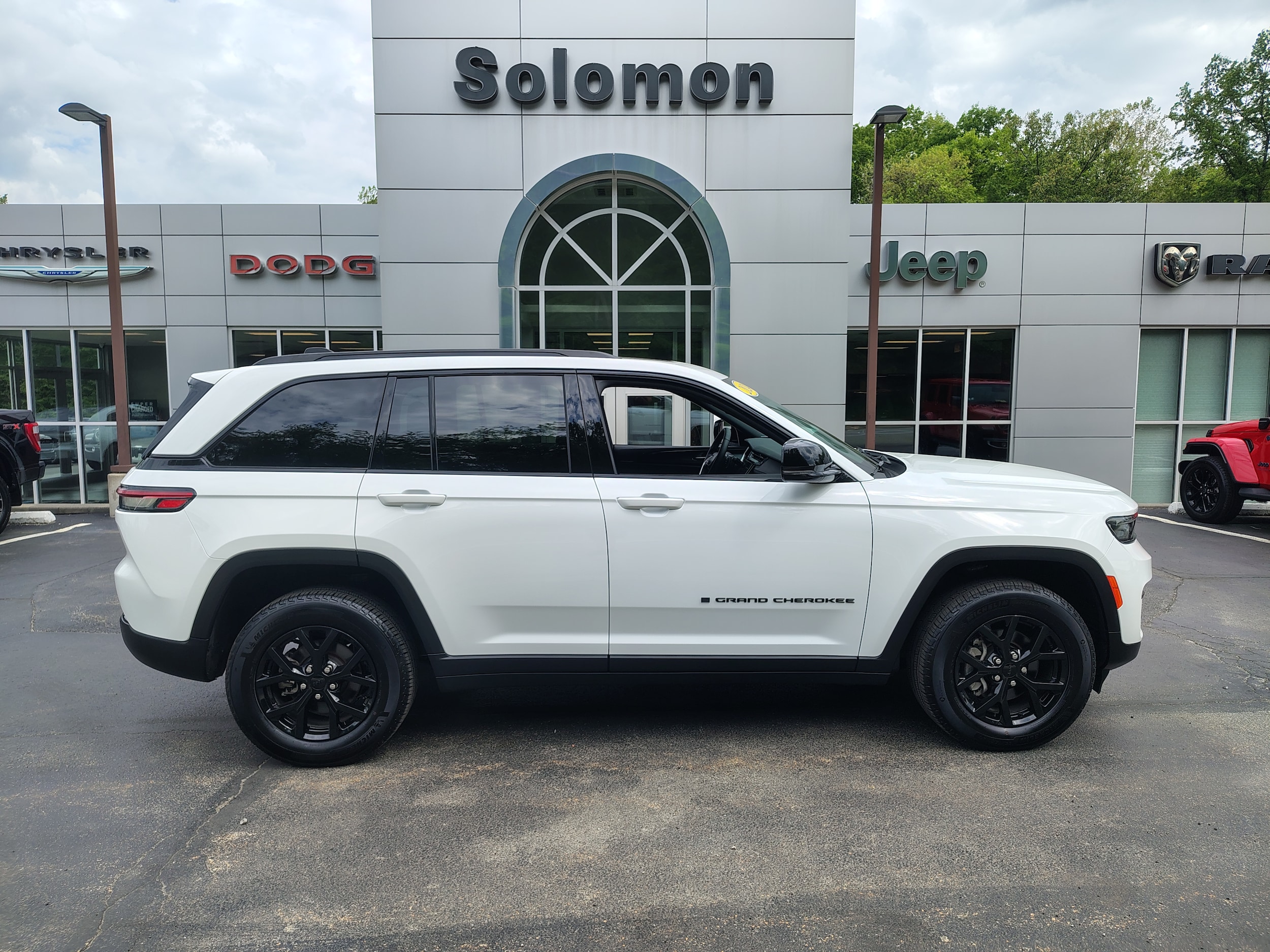 2024 Jeep Grand Cherokee Altitude X Bright White Clearcoat at Solomon CJD Carmichaels
