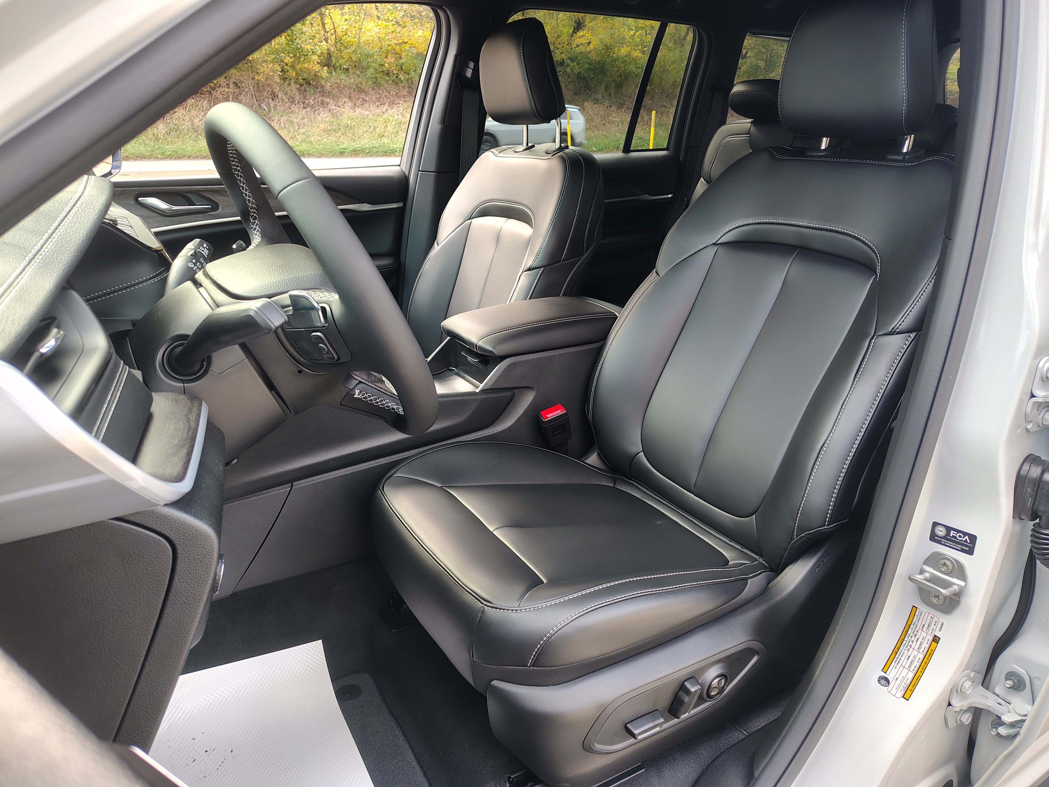 2027 Jeep Grand Cherokee photo 19 of 42