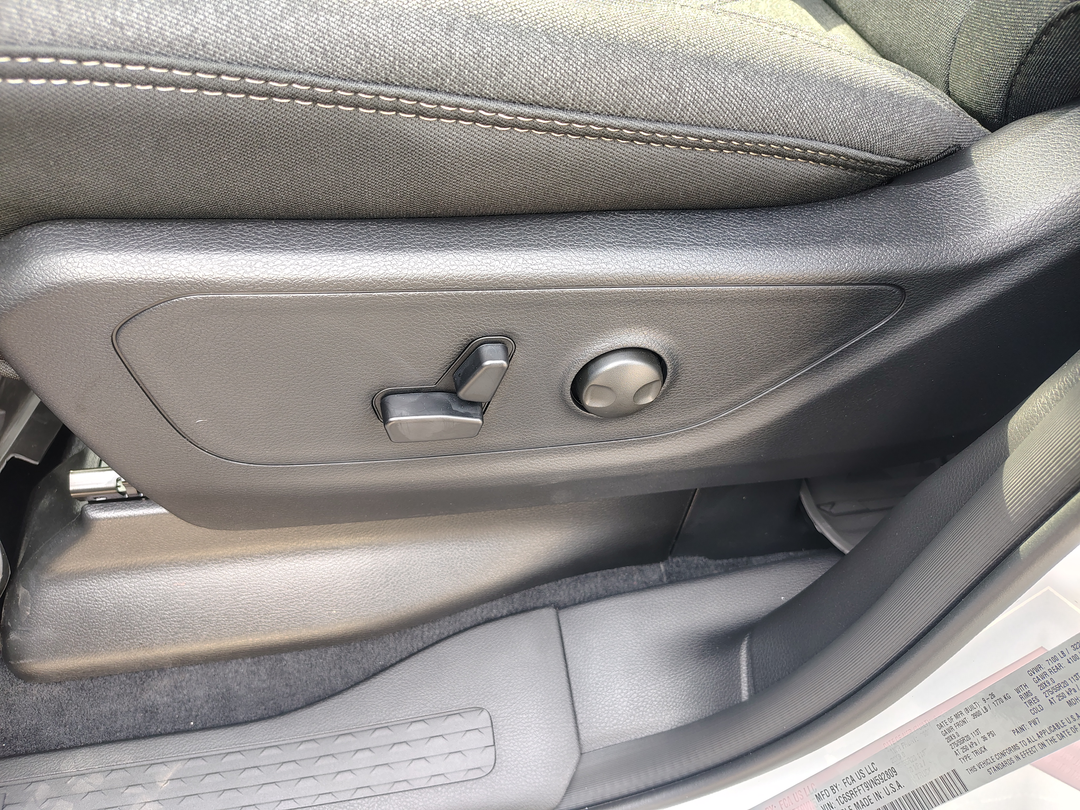 2027 Ram 1500 photo 19 of 42