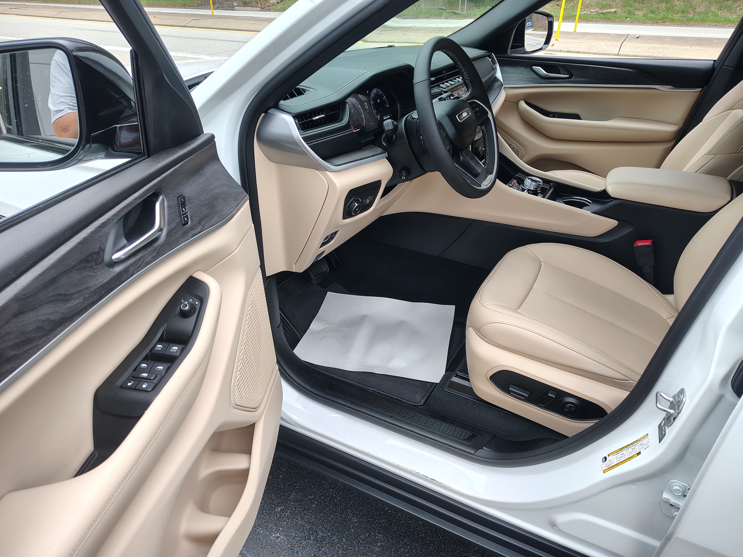 2024 Jeep Grand Cherokee Limited Bright White Clearcoat at Solomon CJD Carmichaels