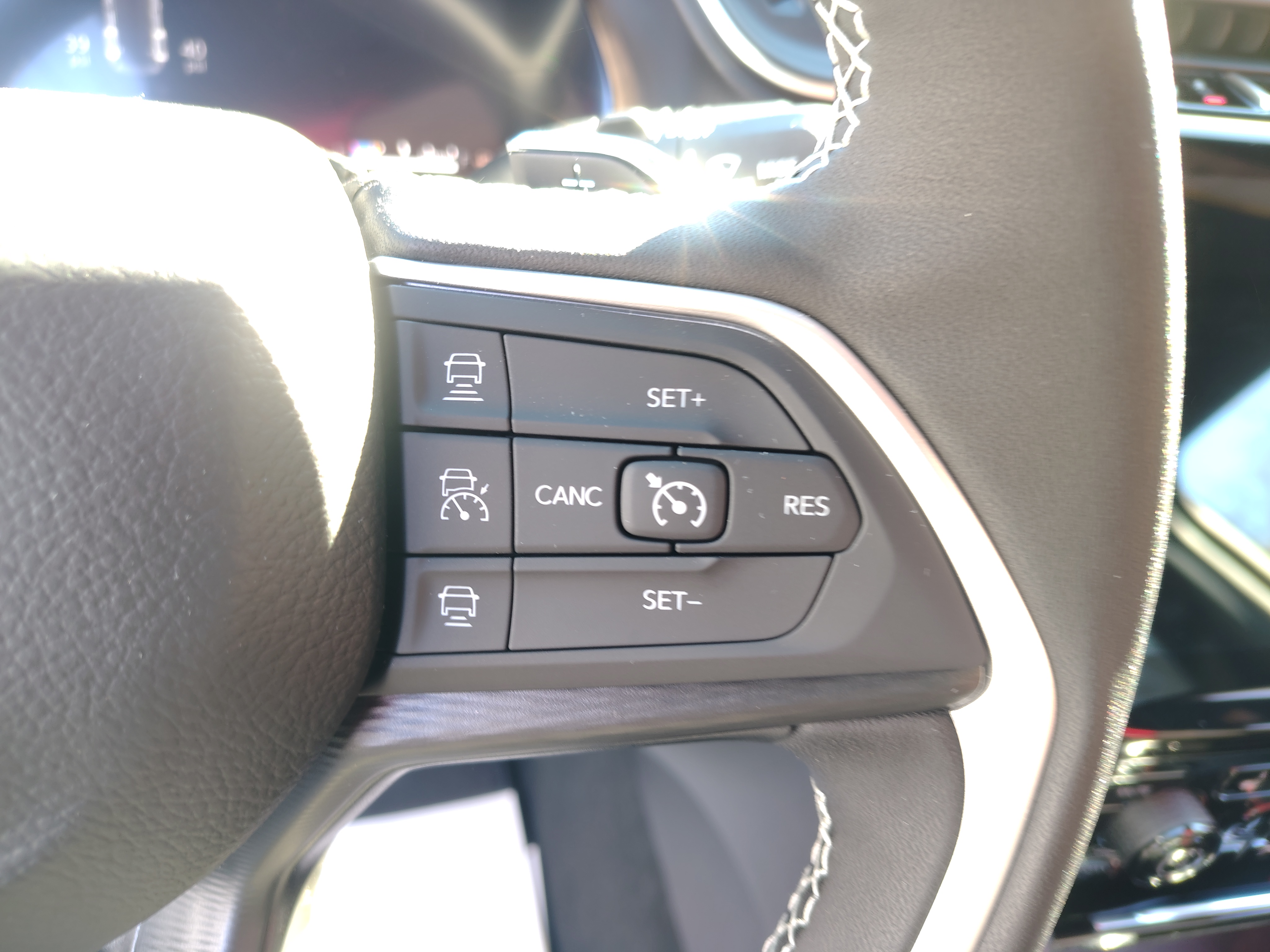 2027 Jeep Grand Cherokee photo 34 of 39