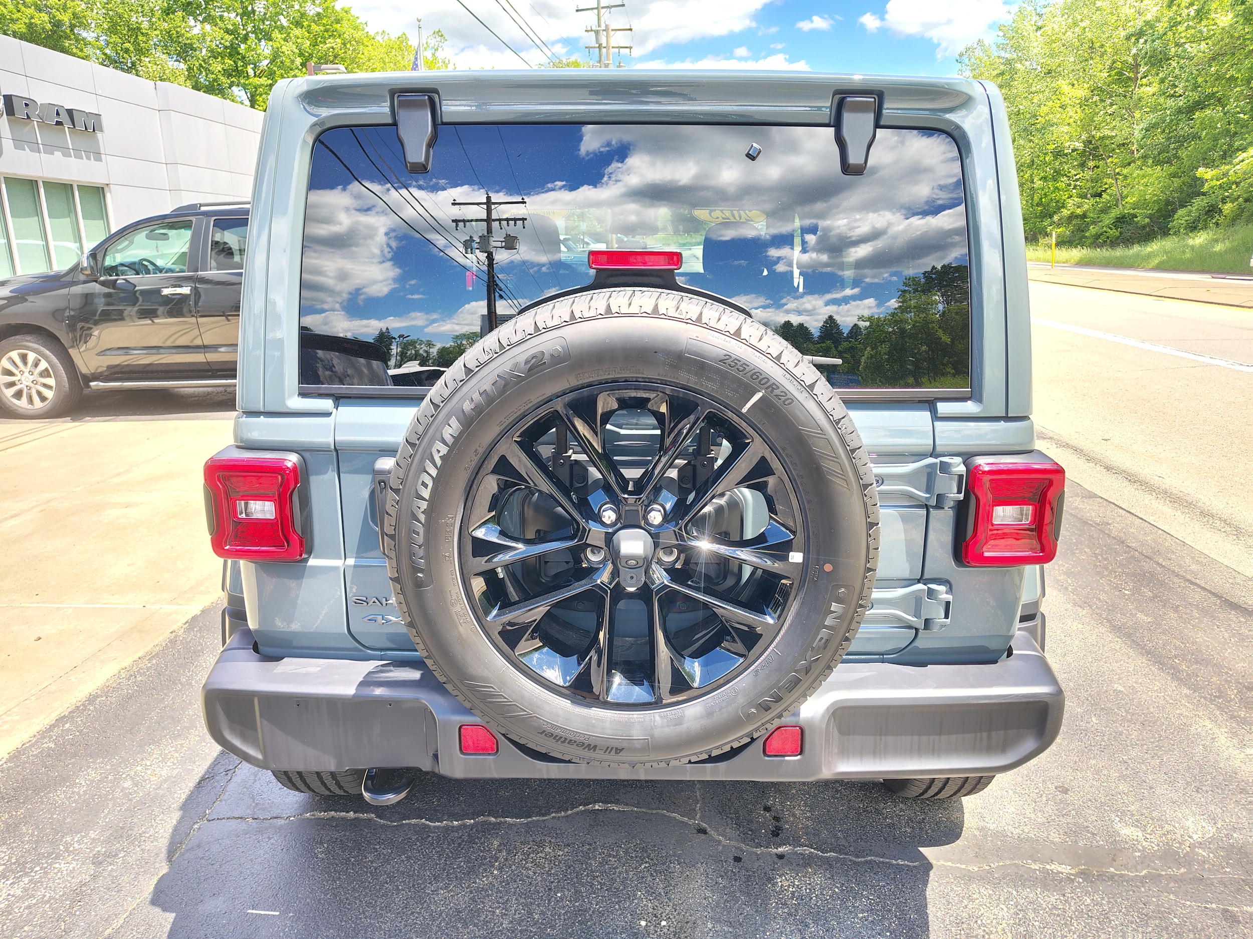 2025 Jeep Wrangler 4xe Sahara - 9