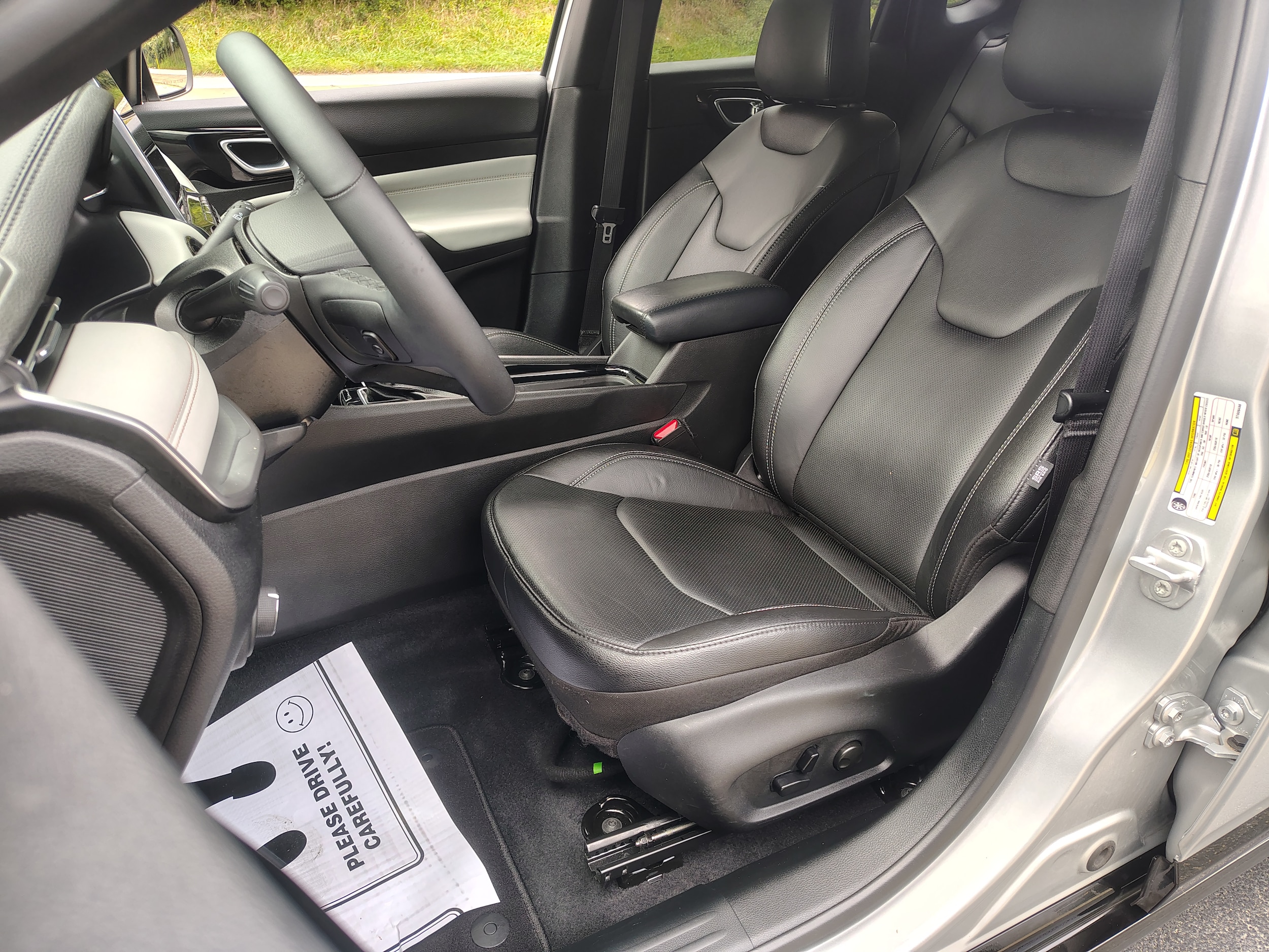 2025 Jeep Compass Limited Silver Zynith Metallic Clearcoat at Solomon CJD Carmichaels