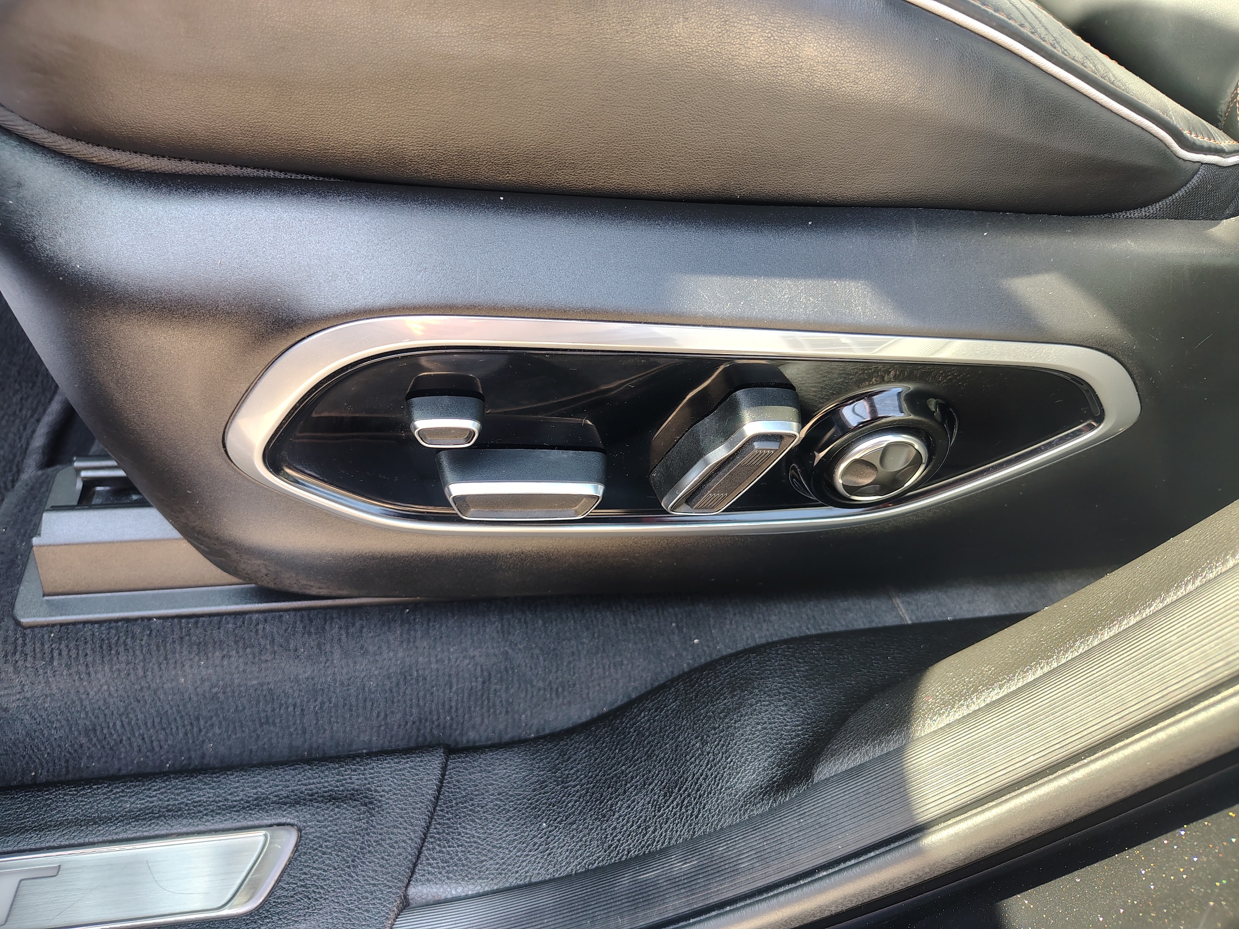 2025 Jeep Grand Cherokee L Summit Reserve Diamond Black Crystal Pearlcoat at Solomon CJD Carmichaels
