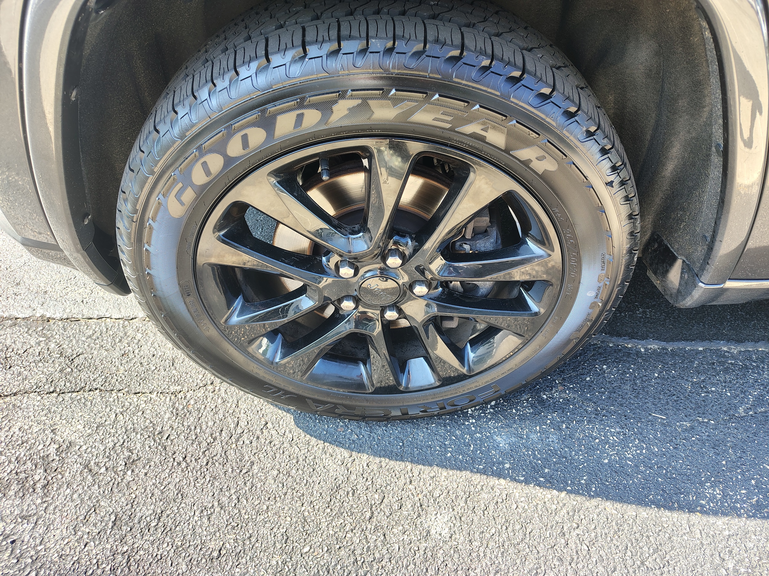 2021 Jeep Grand Cherokee Laredo X Granite Crystal Metallic Clearcoat at Solomon CJD Carmichaels