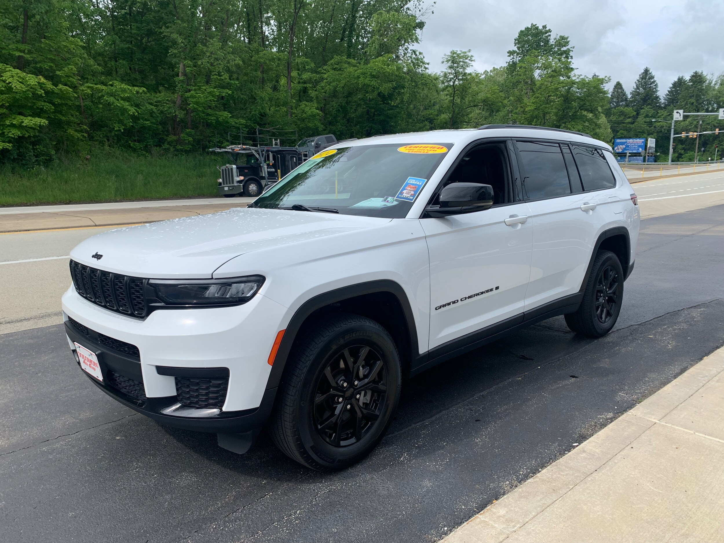 2024 Jeep Grand Cherokee Altitude photo 3