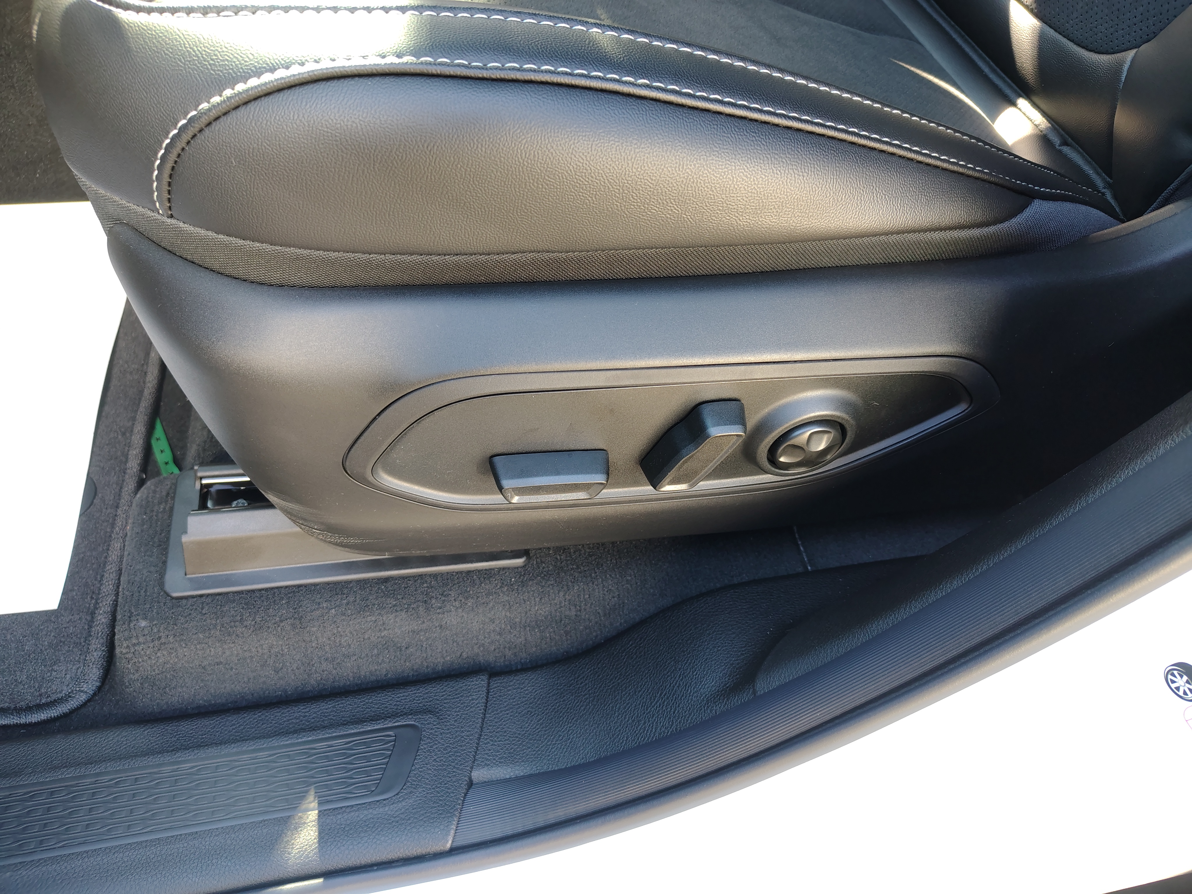 2027 Jeep Grand Cherokee photo 20 of 39