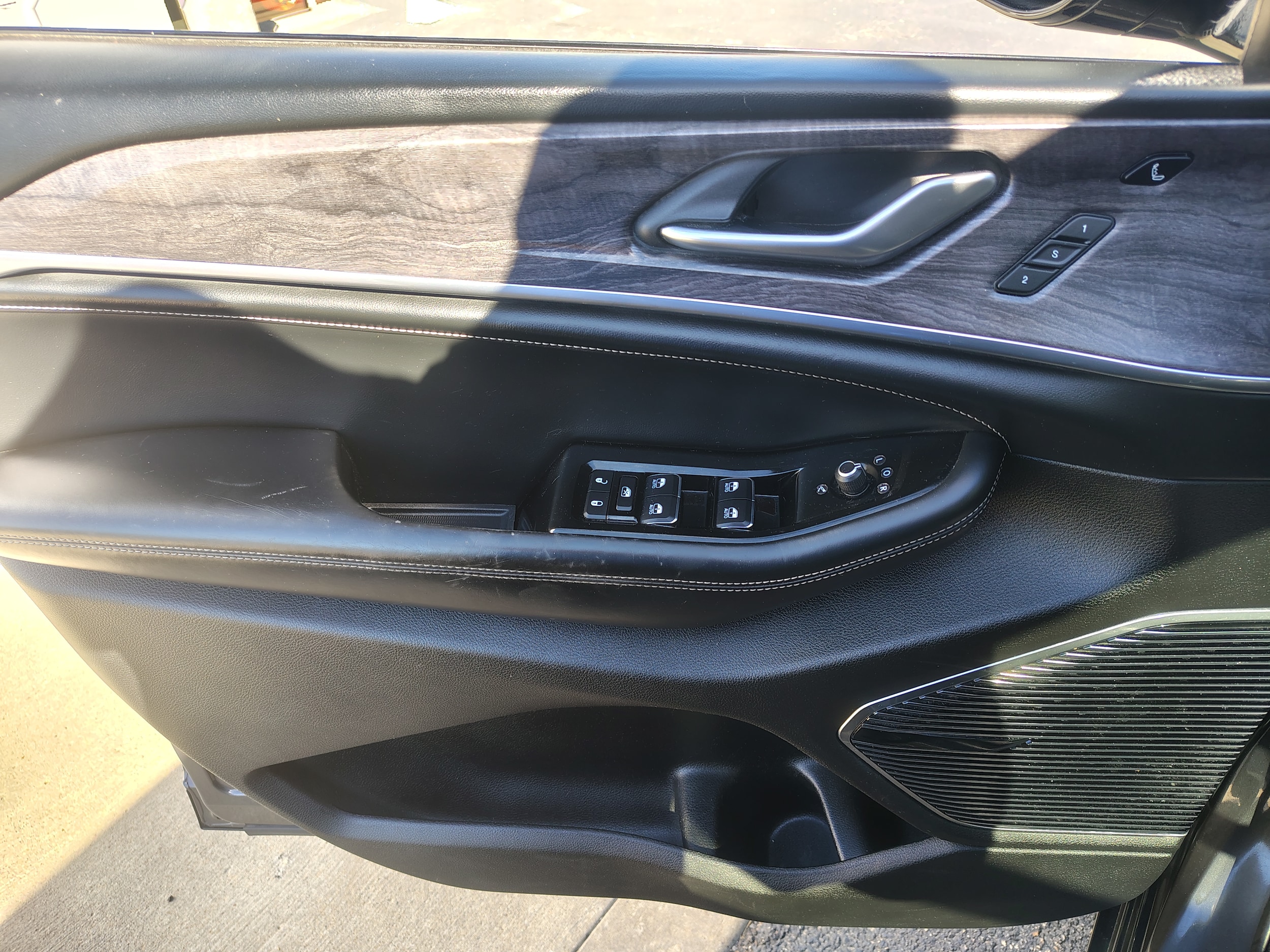 2022 Jeep Grand Cherokee L photo 22 of 46