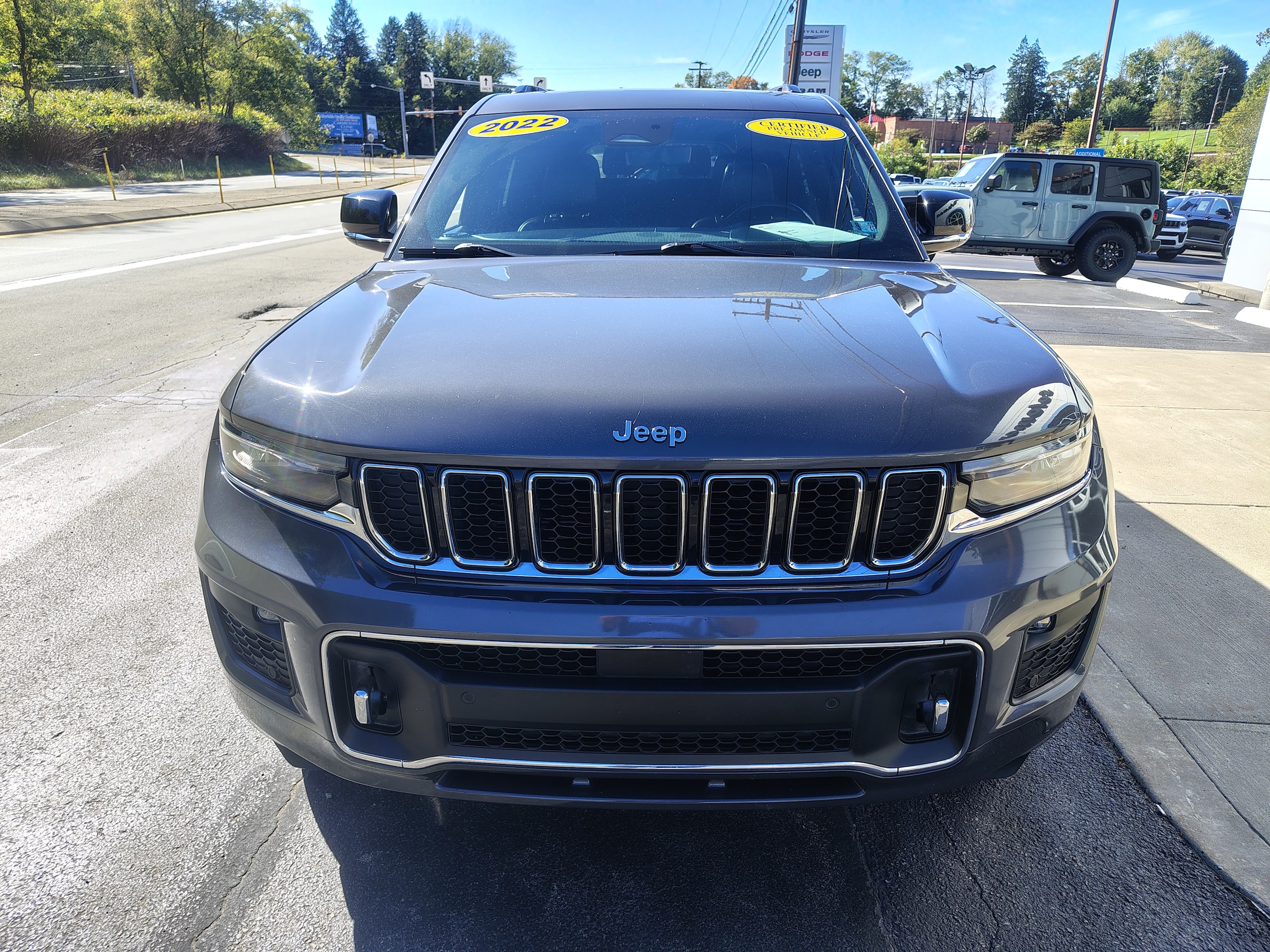 2022 Jeep Grand Cherokee L photo 3 of 46