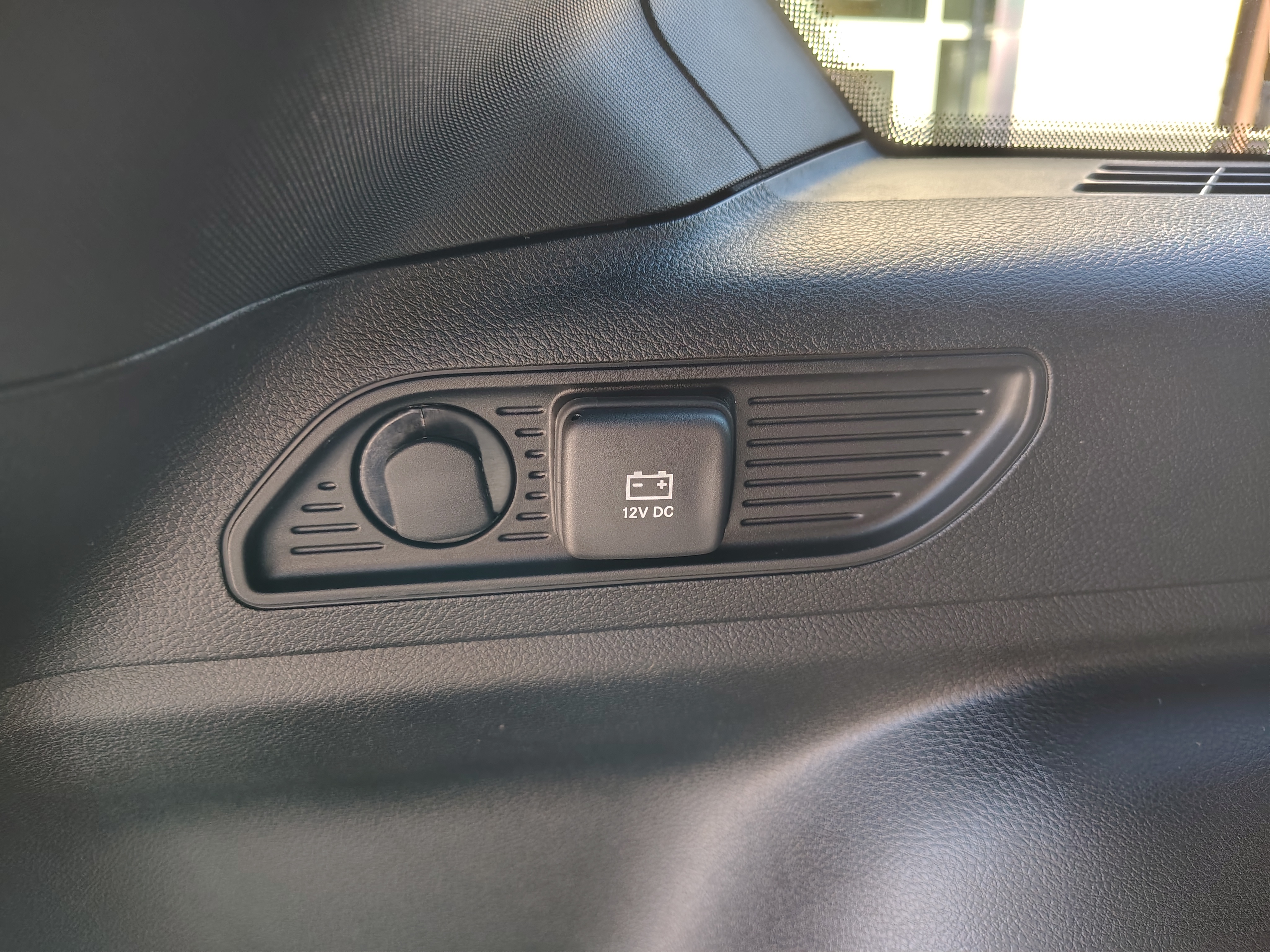 2027 Jeep Grand Cherokee photo 13 of 39