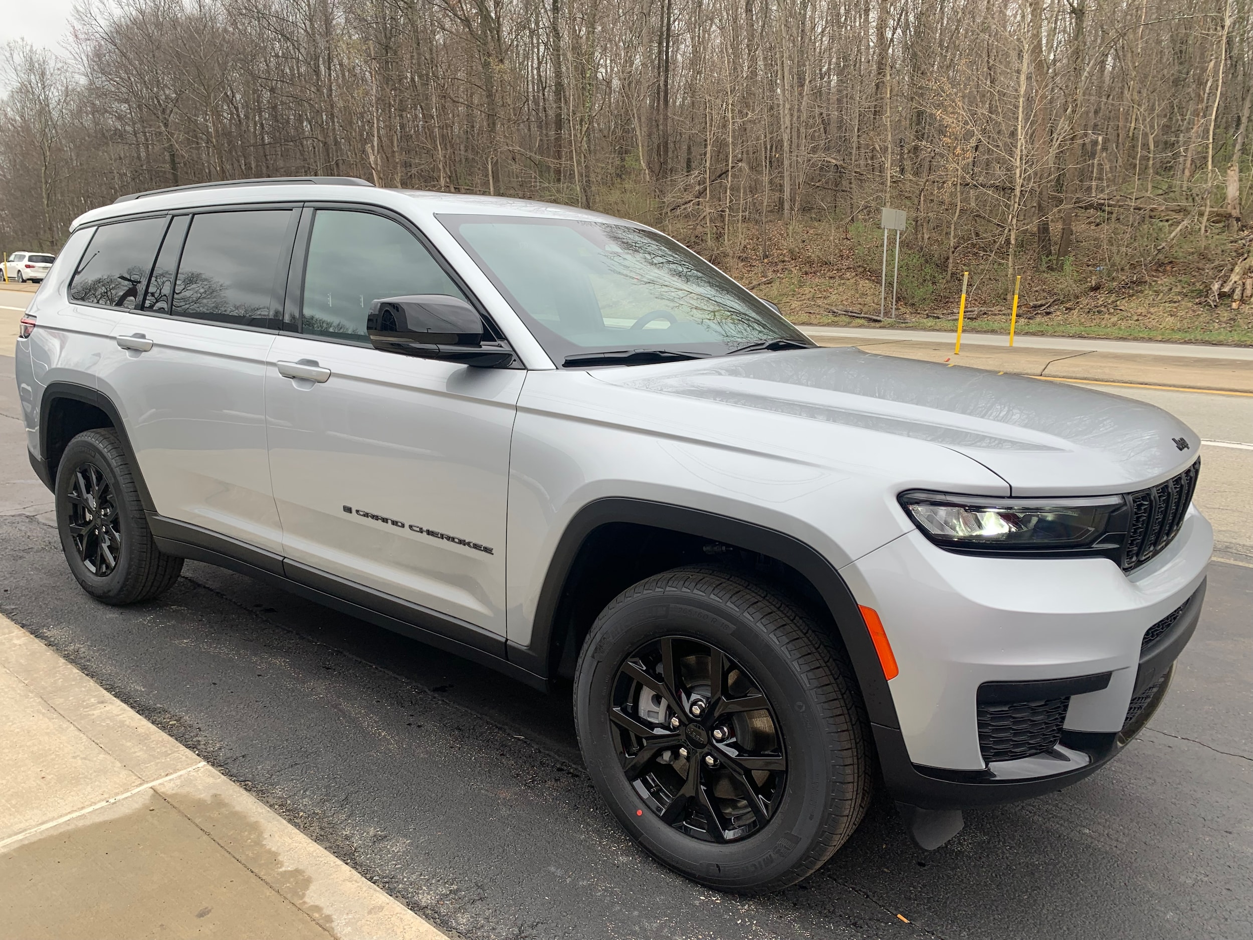 2025 Jeep Grand Cherokee Altitude photo 3