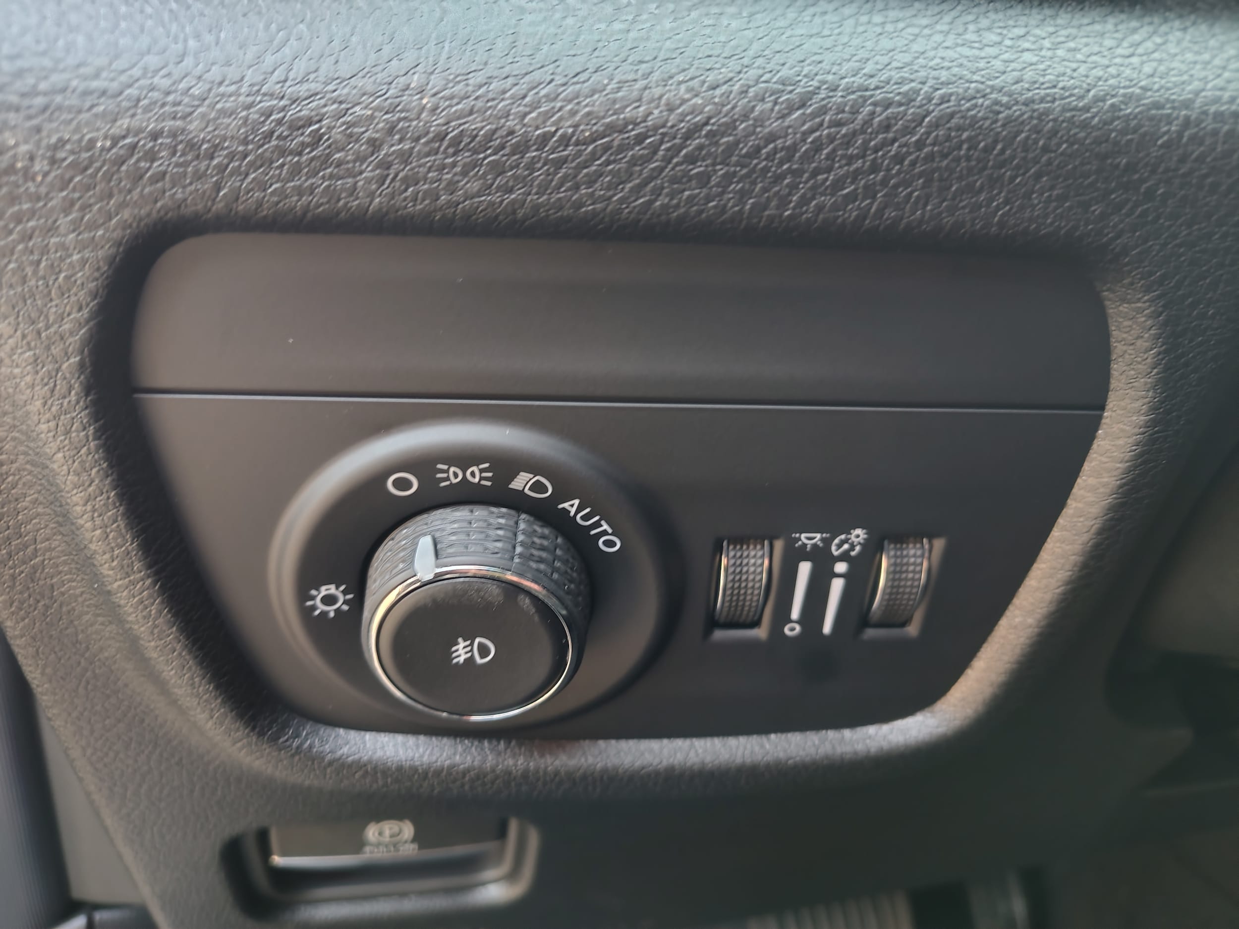 2027 Jeep Grand Cherokee photo 28 of 43