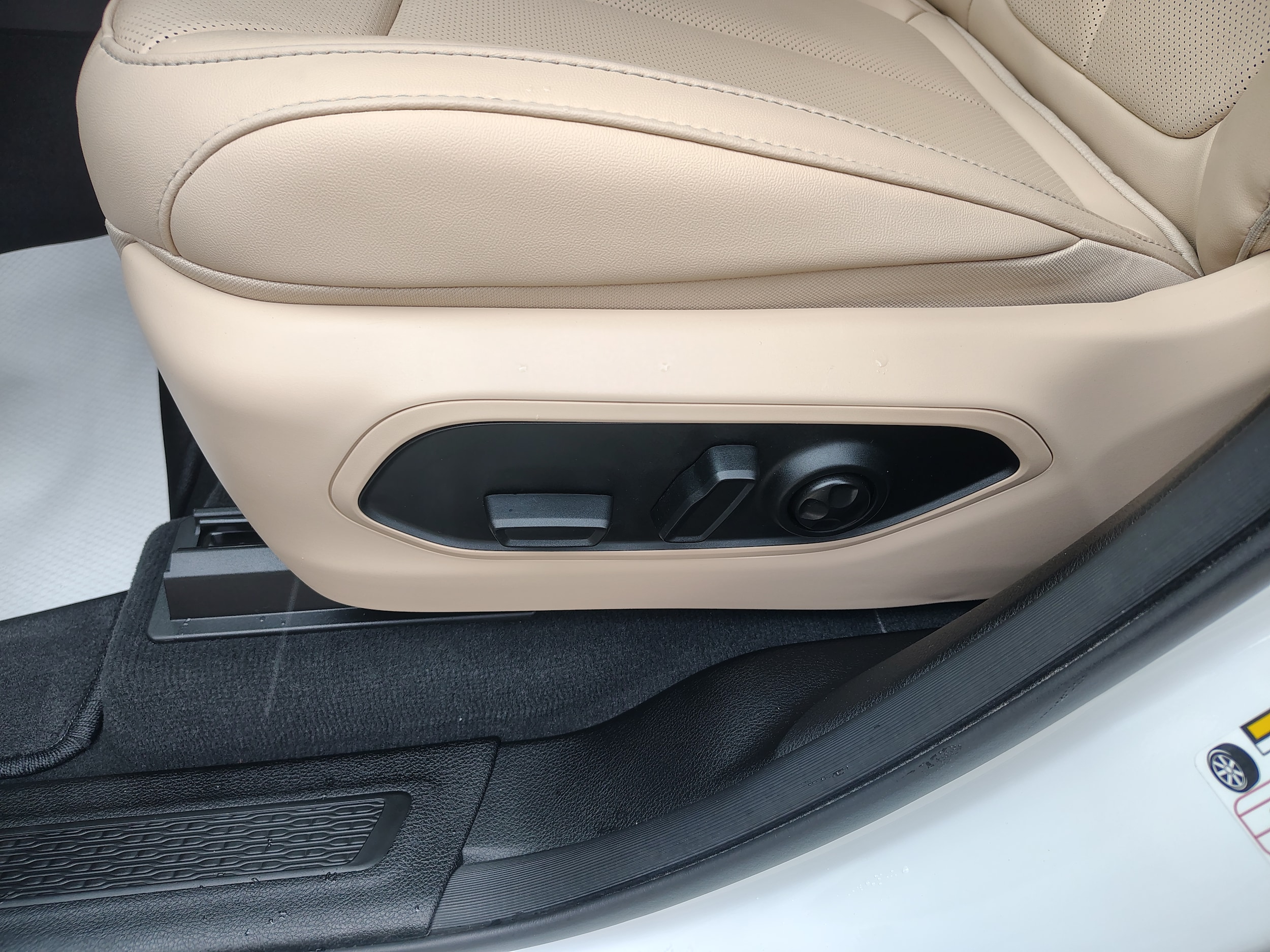 2024 Jeep Grand Cherokee Limited Bright White Clearcoat at Solomon CJD Carmichaels