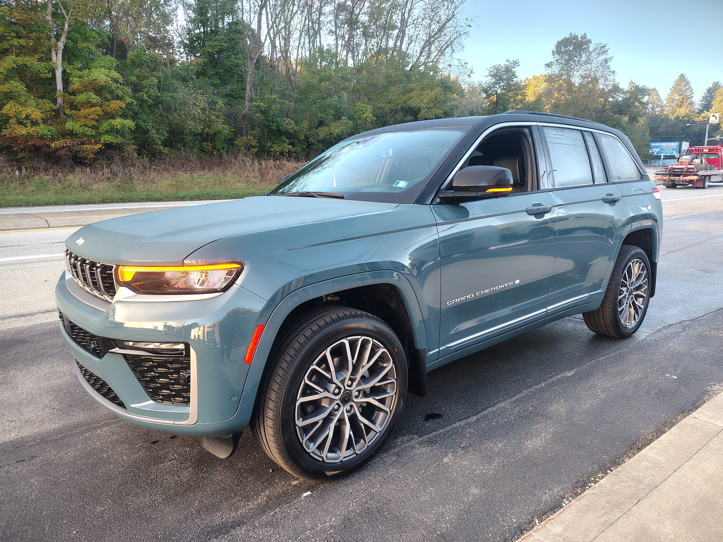 2027 Jeep Grand Cherokee photo 6 of 47