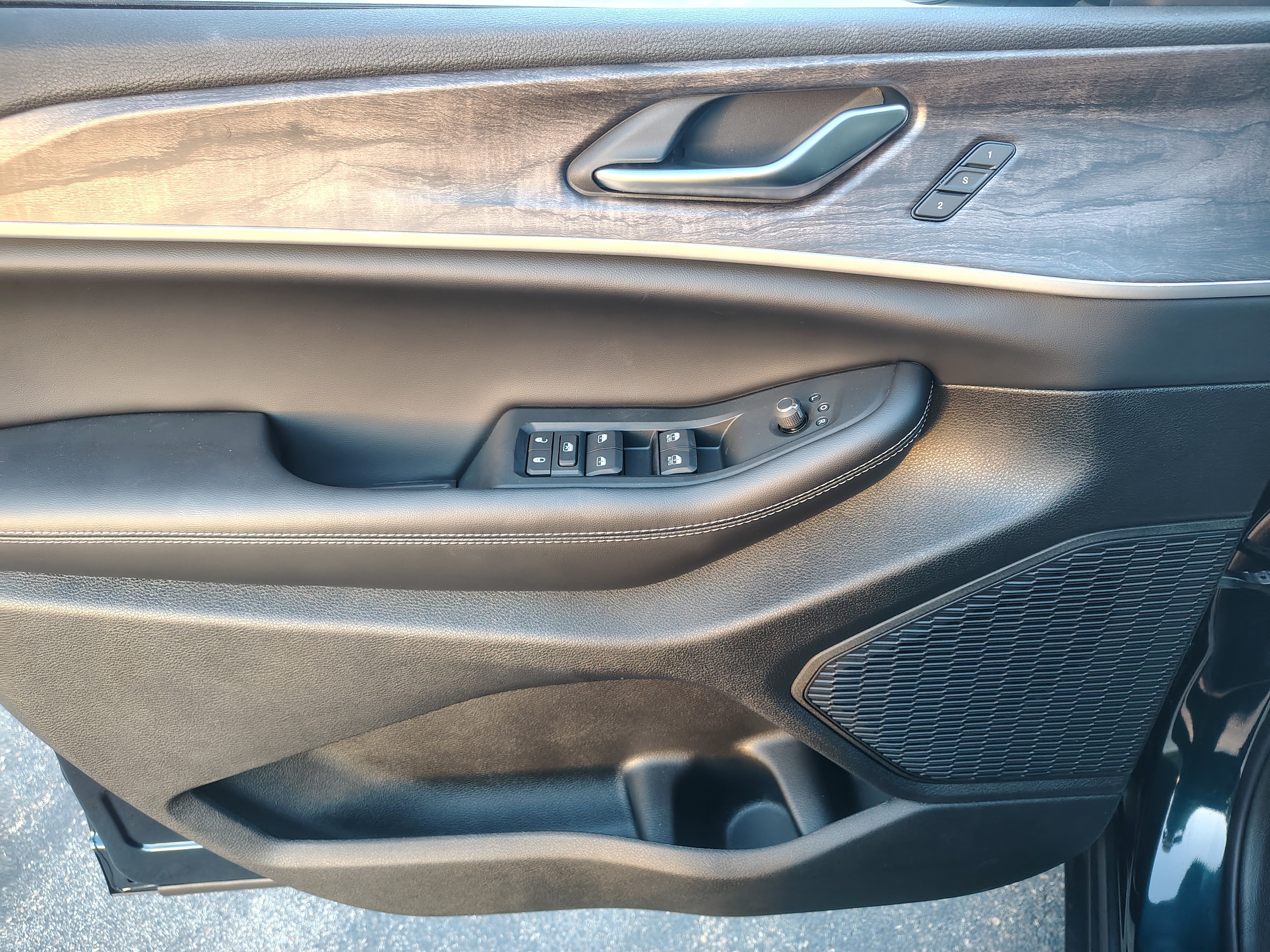 2027 Jeep Grand Cherokee photo 23 of 41