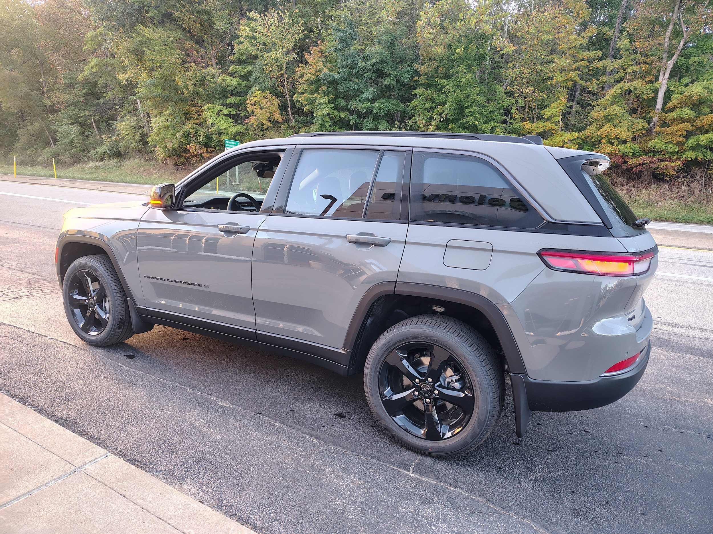 2027 Jeep Grand Cherokee photo 7 of 43