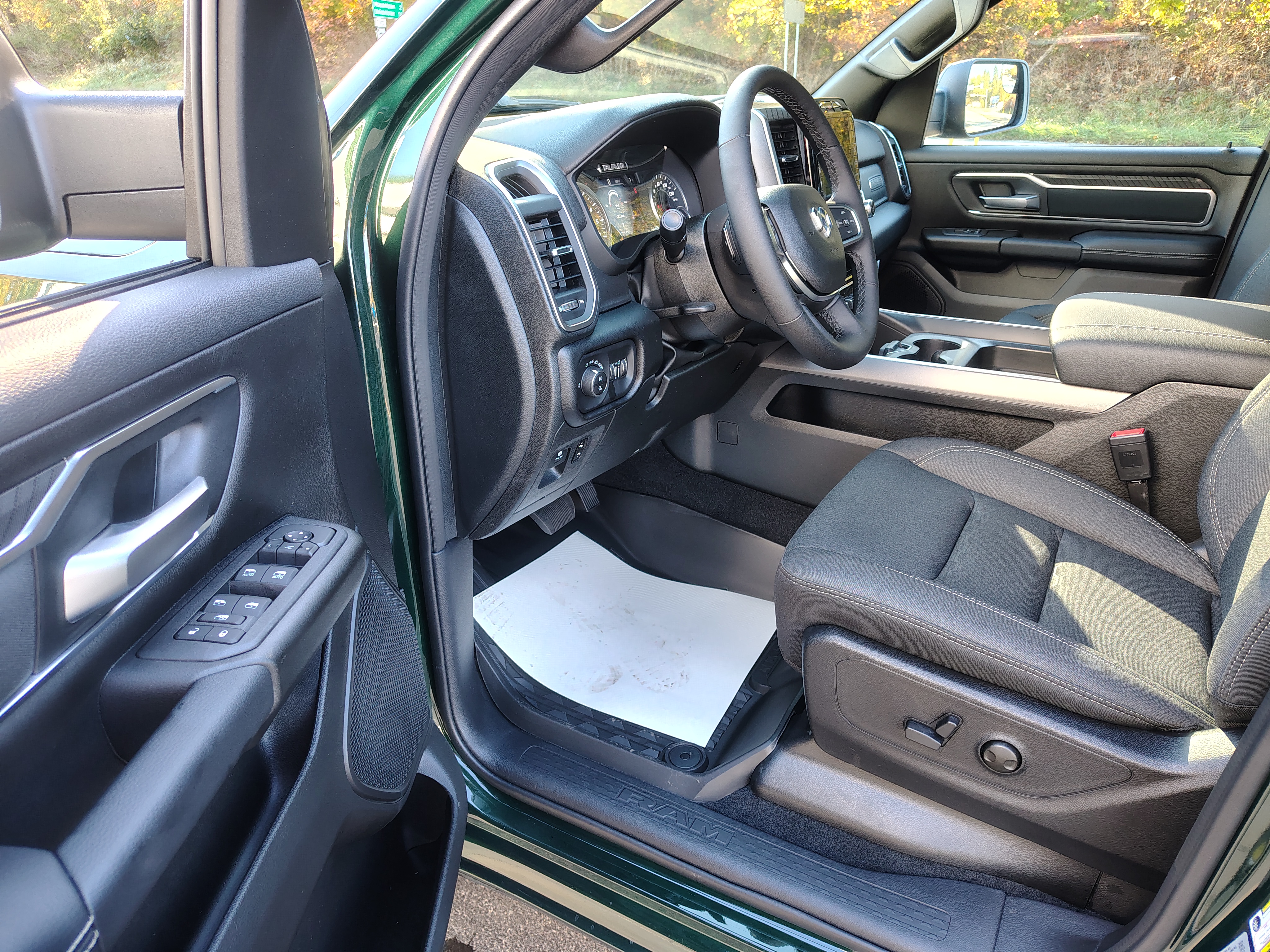 2027 Ram 1500 photo 15 of 40