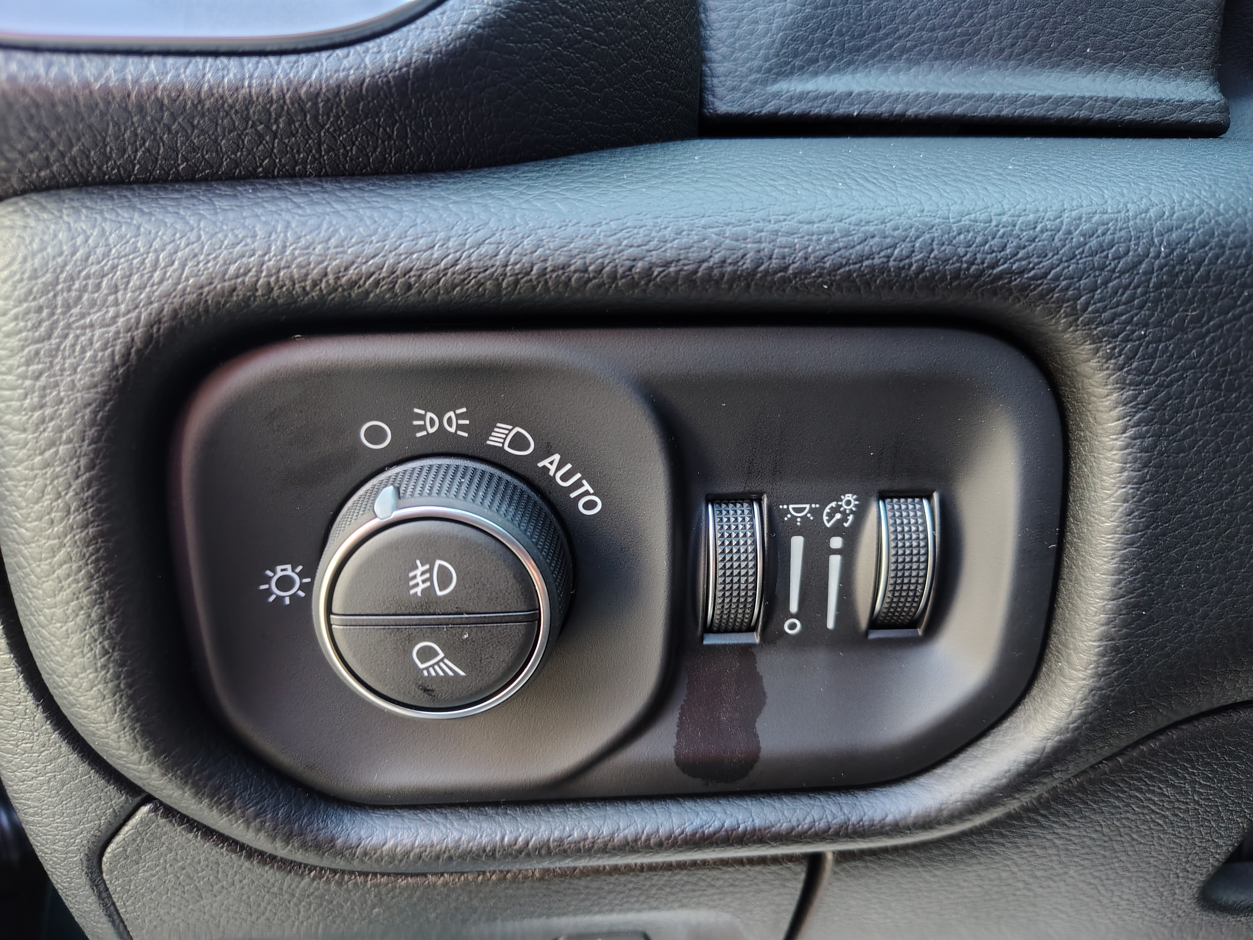 2027 Ram 1500 photo 25 of 40