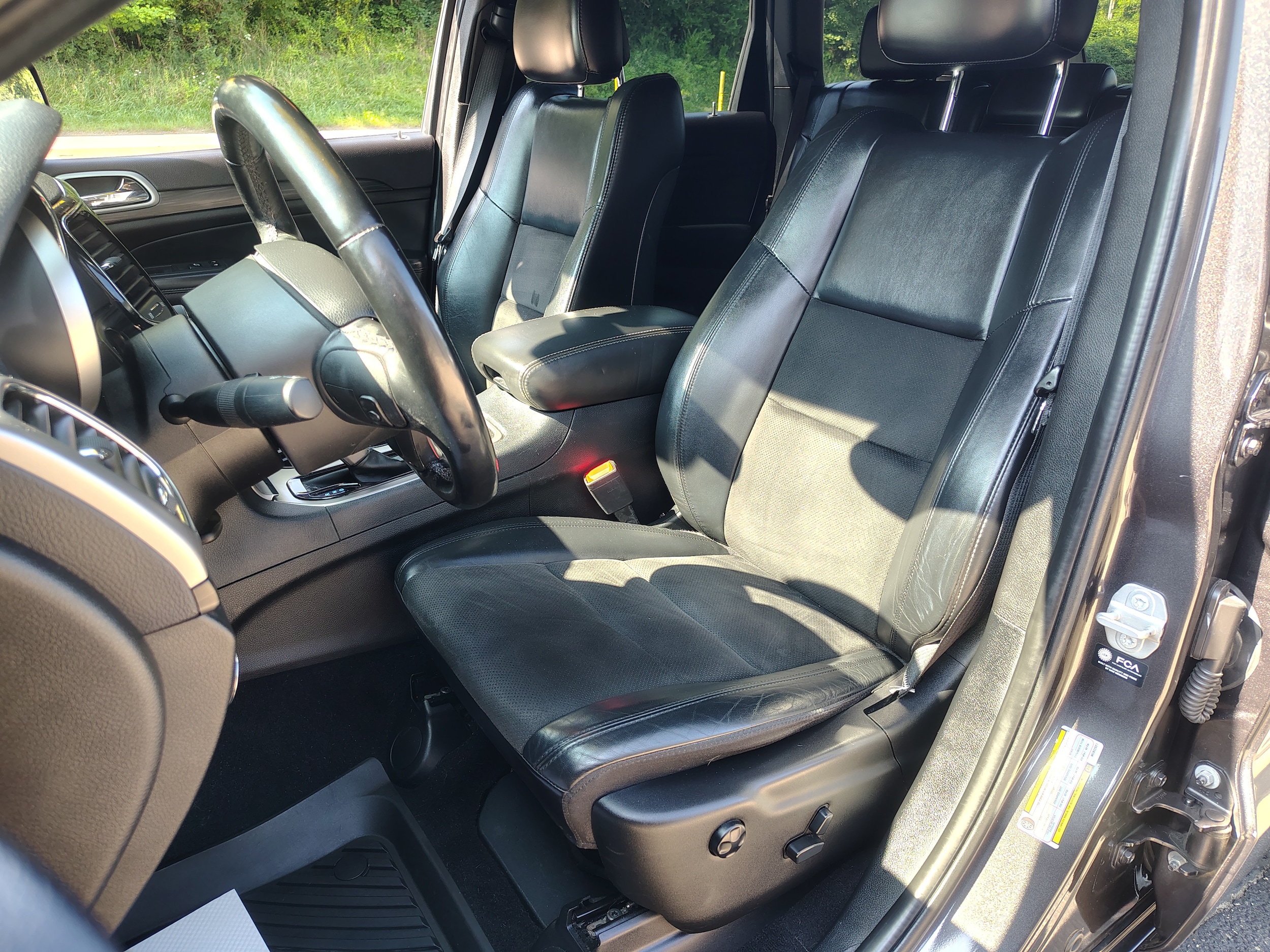 2021 Jeep Grand Cherokee Laredo X Granite Crystal Metallic Clearcoat at Solomon CJD Carmichaels