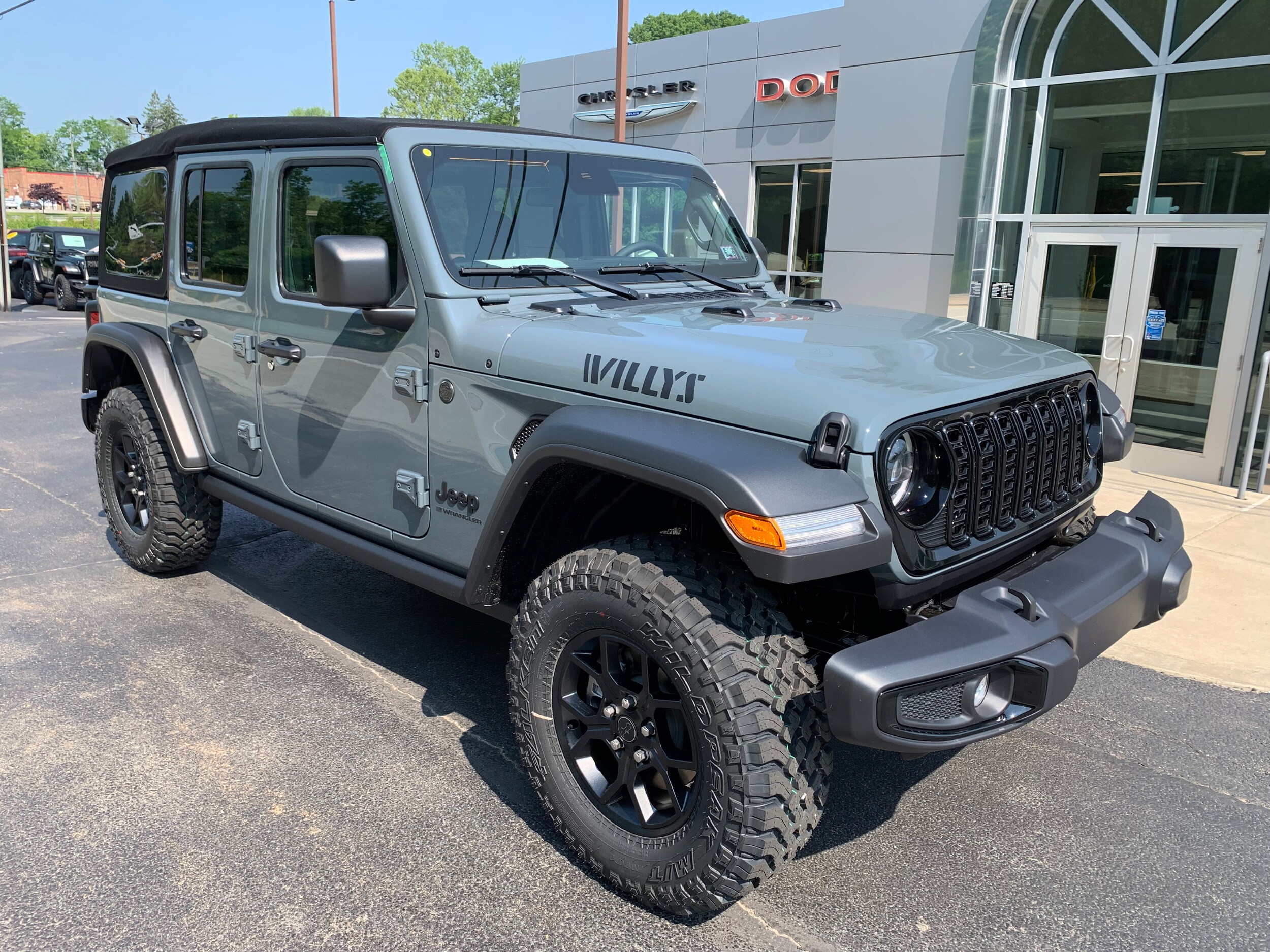 2025 Jeep Wrangler Willys photo 2