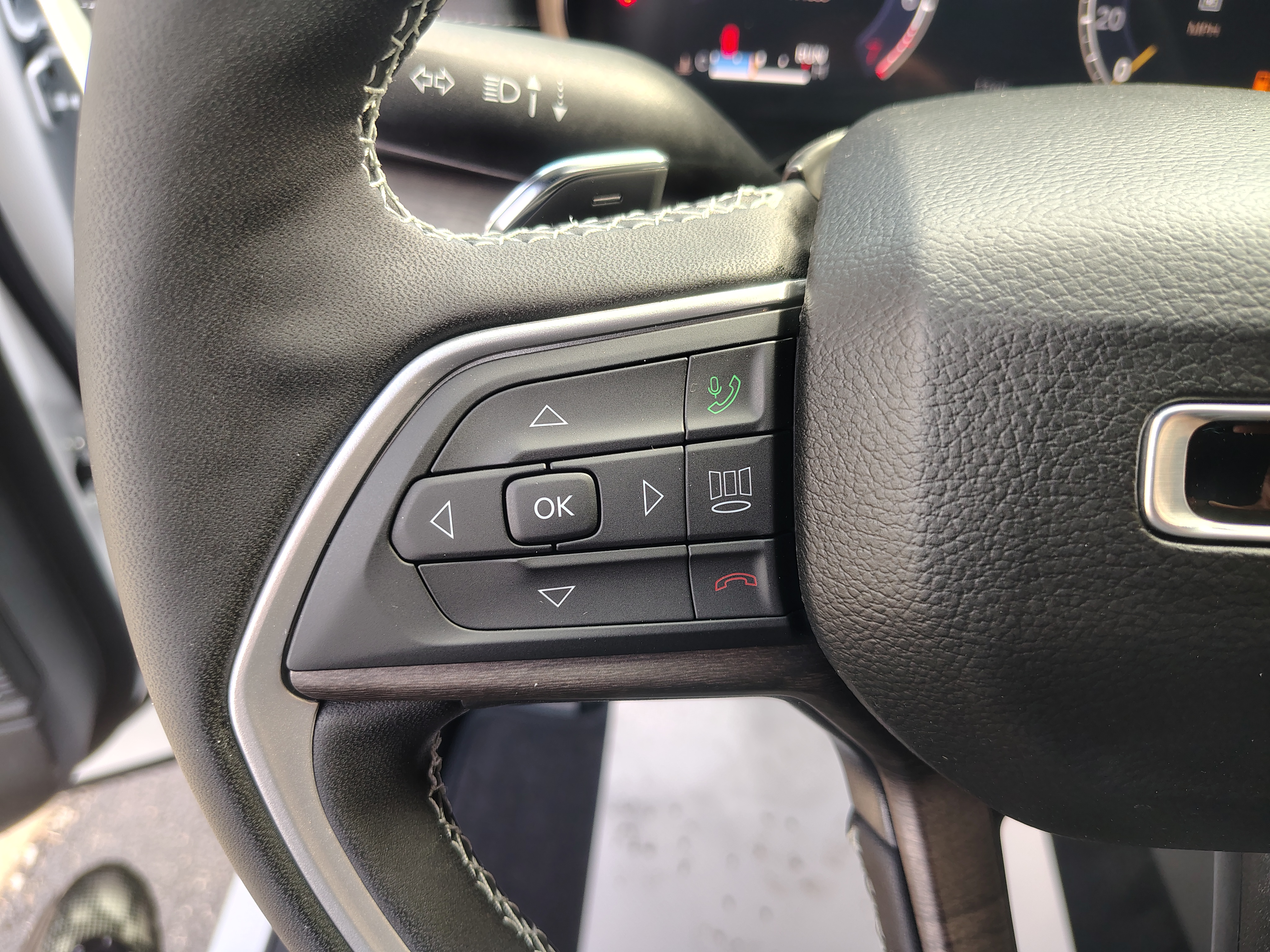 2027 Jeep Grand Cherokee photo 34 of 42
