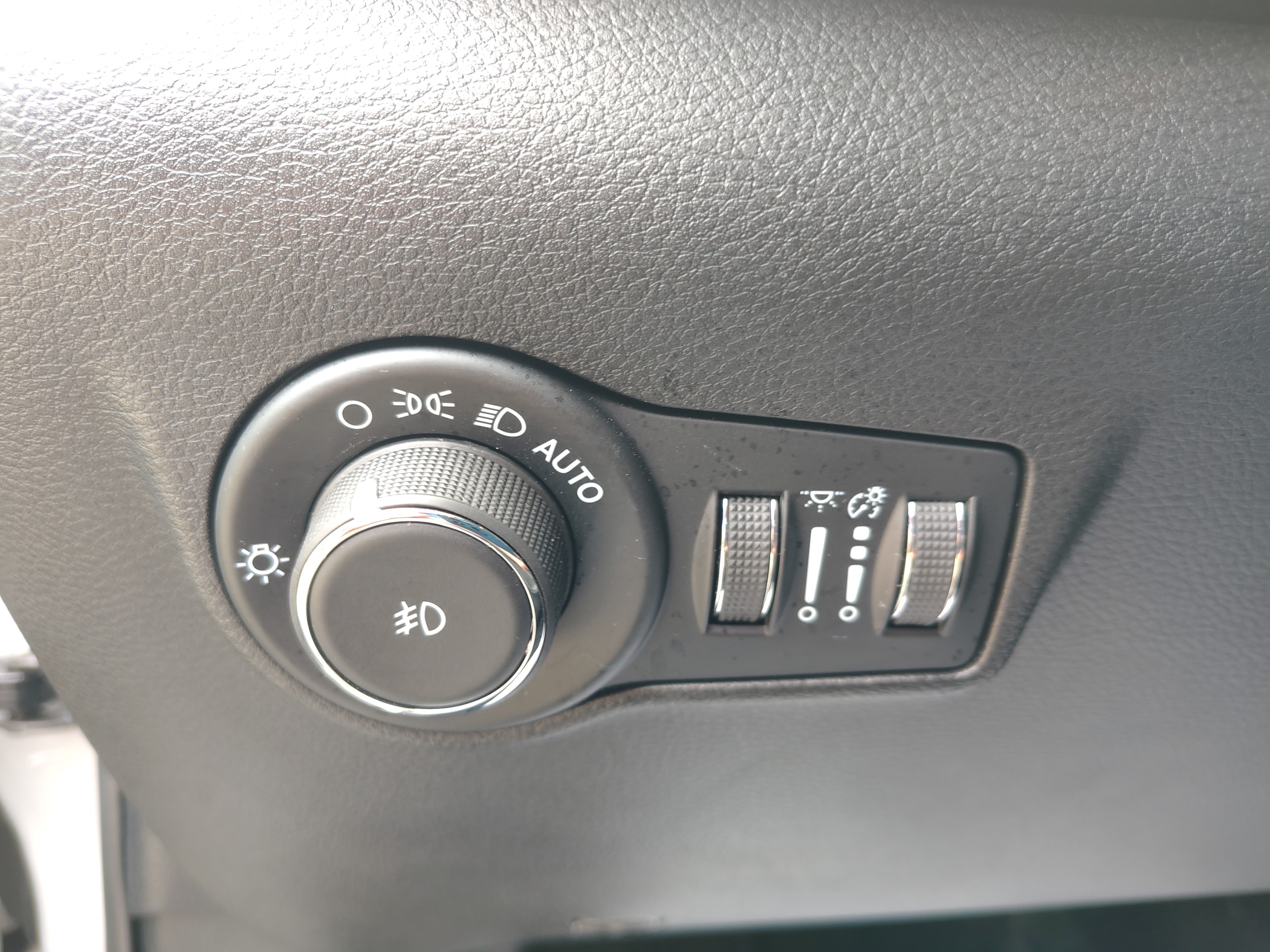 2025 Jeep Compass Limited Silver Zynith Metallic Clearcoat at Solomon CJD Carmichaels