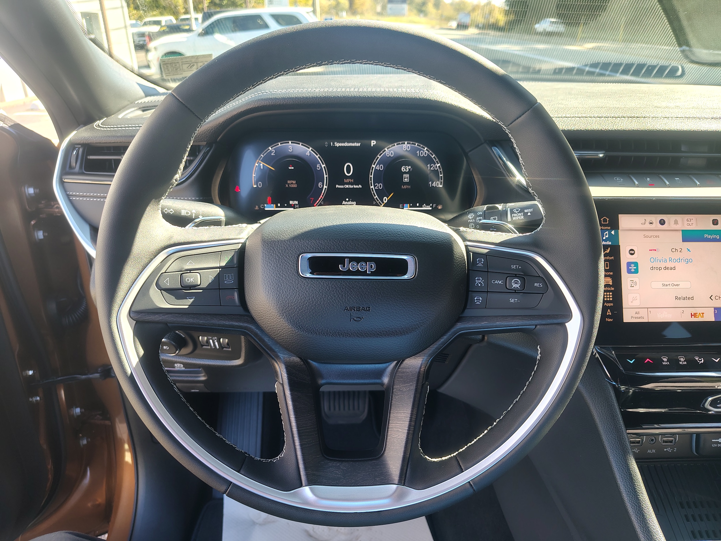 2027 Jeep Grand Cherokee photo 36 of 45