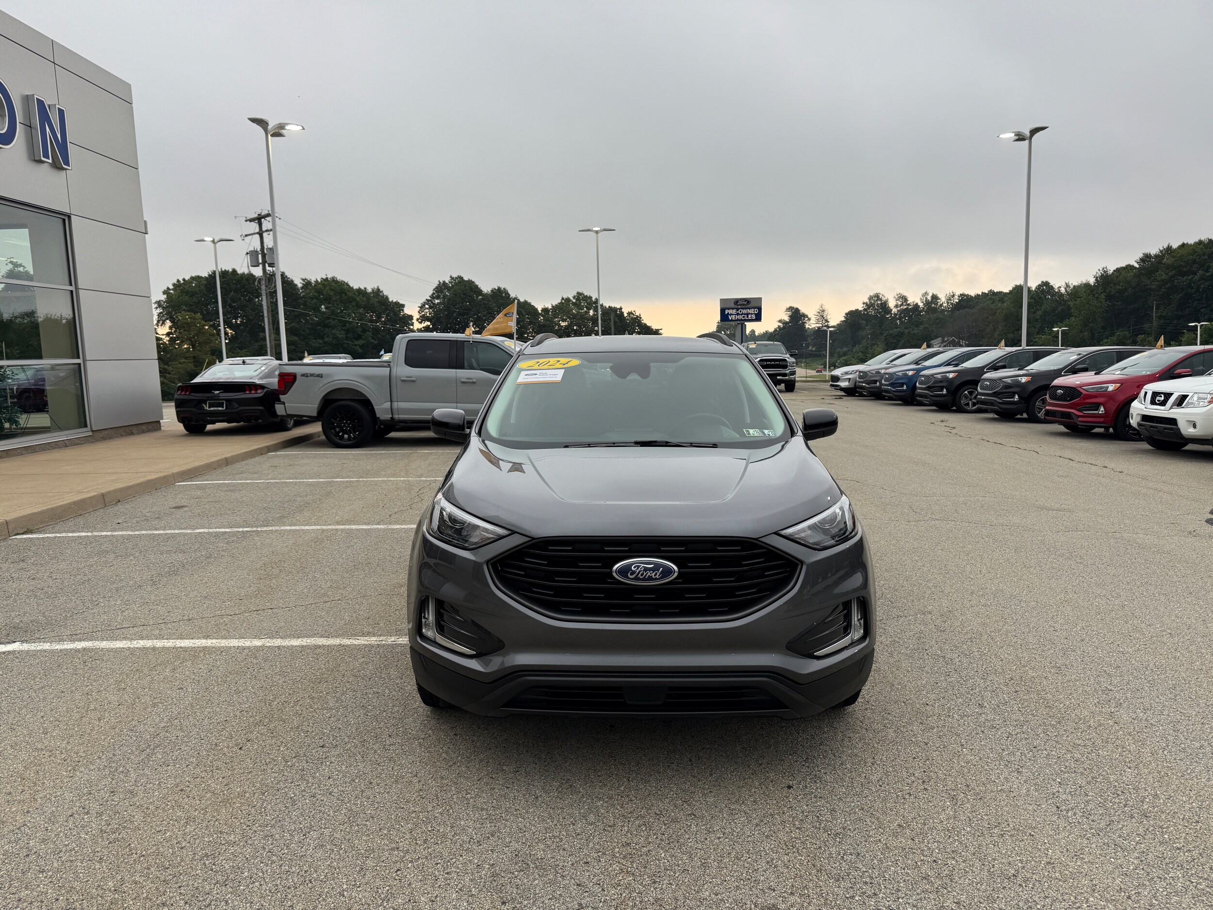 2024 Ford Edge SEL photo 2