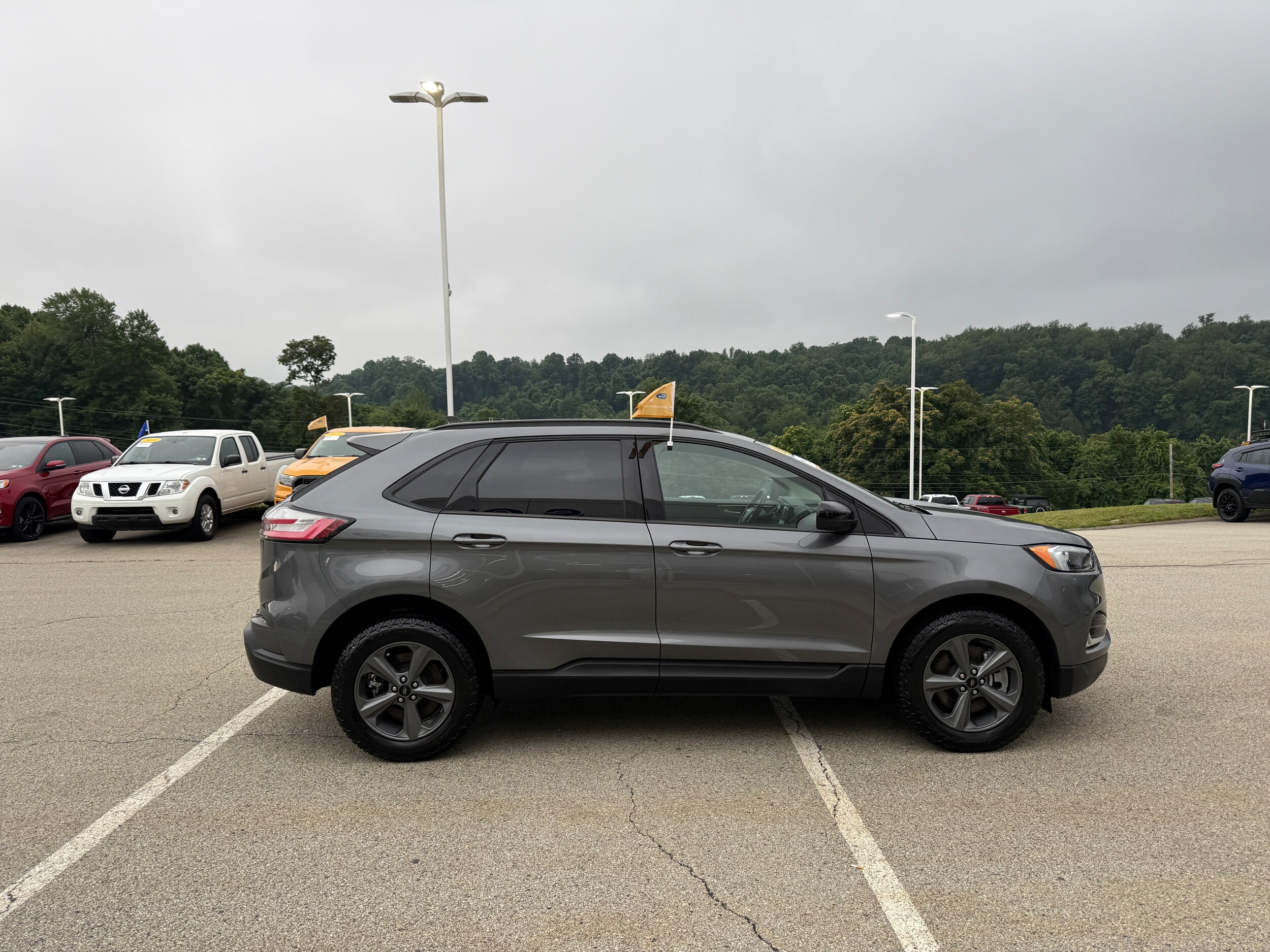 2024 Ford Edge SEL photo 4