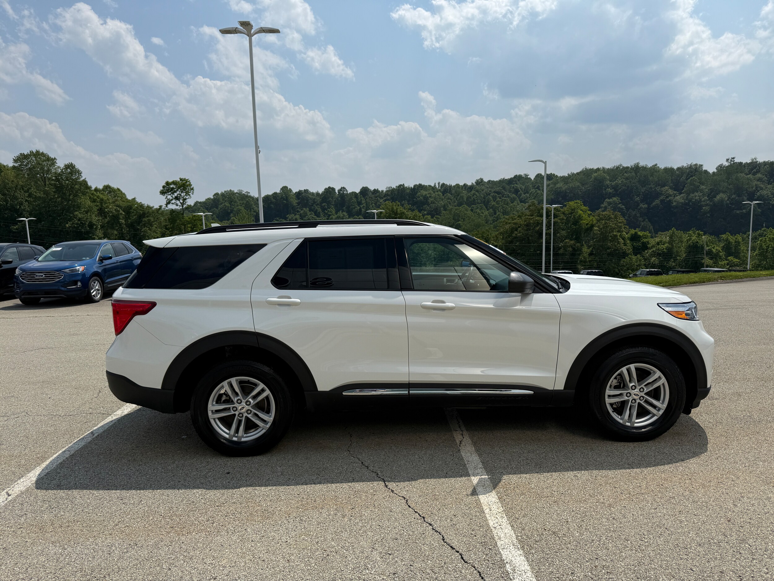 2023 Ford Explorer XLT photo 3