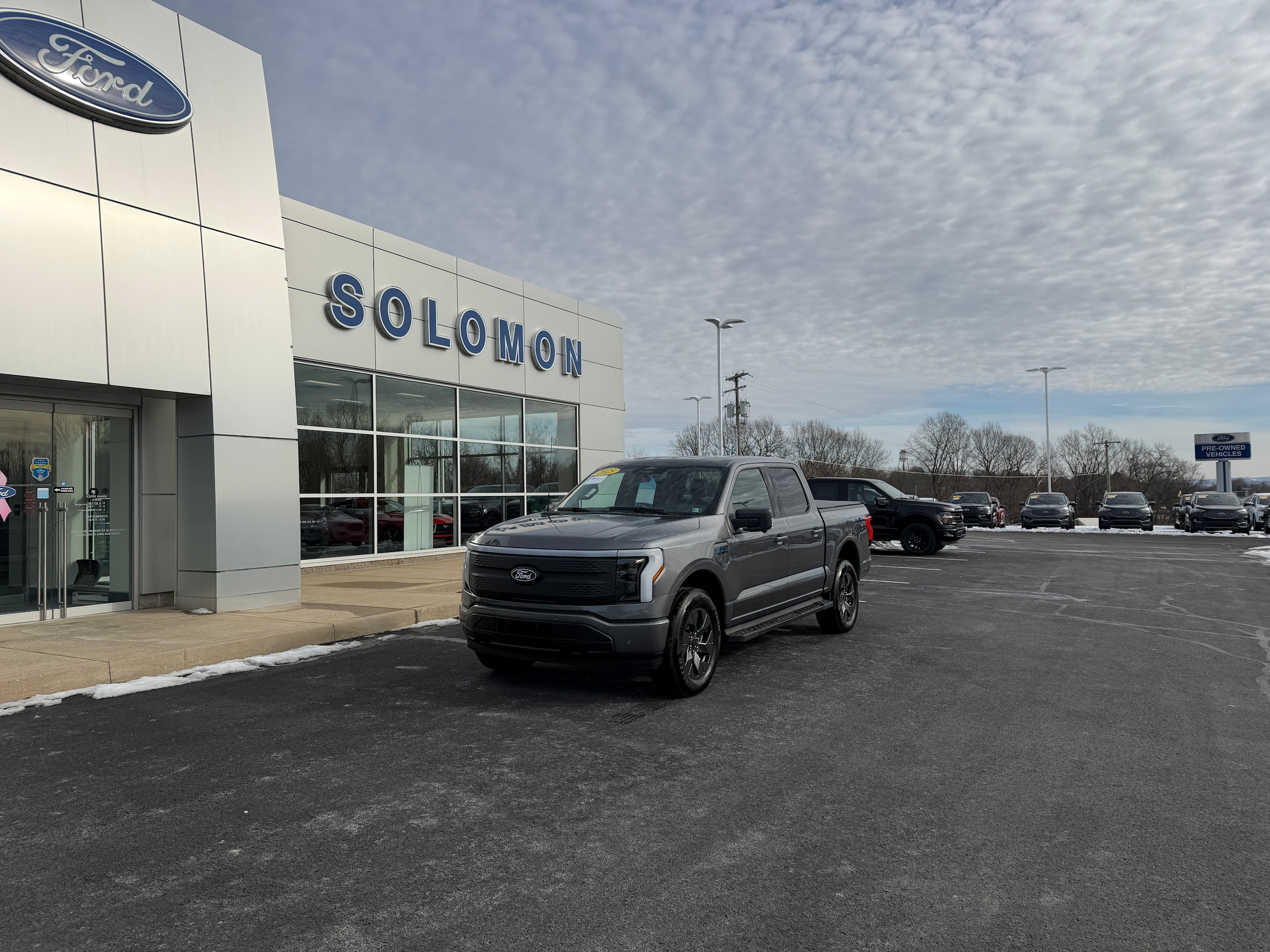 2025 Ford F-150 Lightning Flash's photo