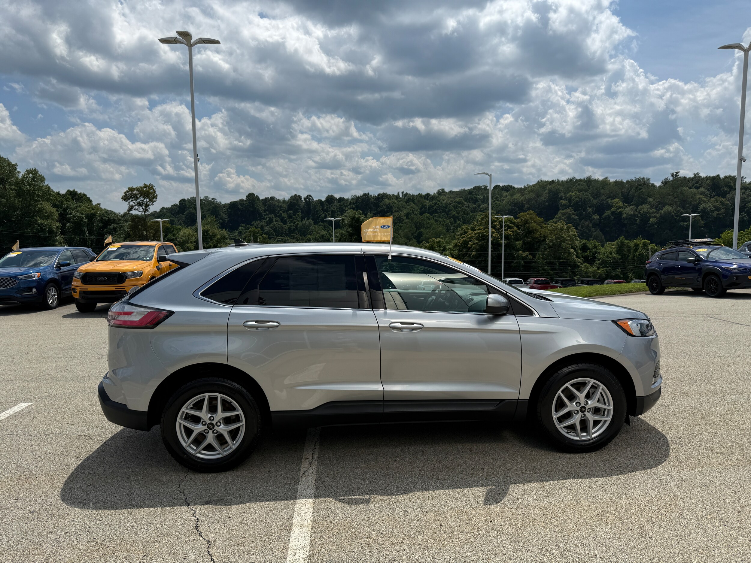 2023 Ford Edge SEL photo 4